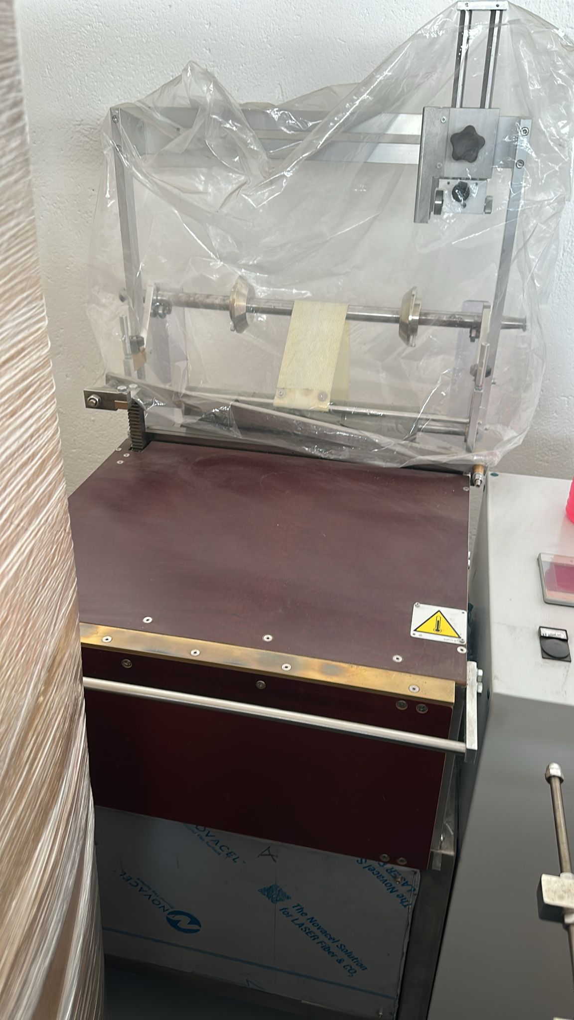 CELLOPHANATRICE SEMI-AUTOMATICA PER PROFUMI in vendita - foto 4