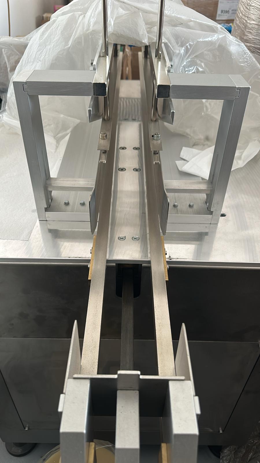 CELLOPHANATRICE SEMI-AUTOMATICA PER PROFUMI in vendita - foto 1