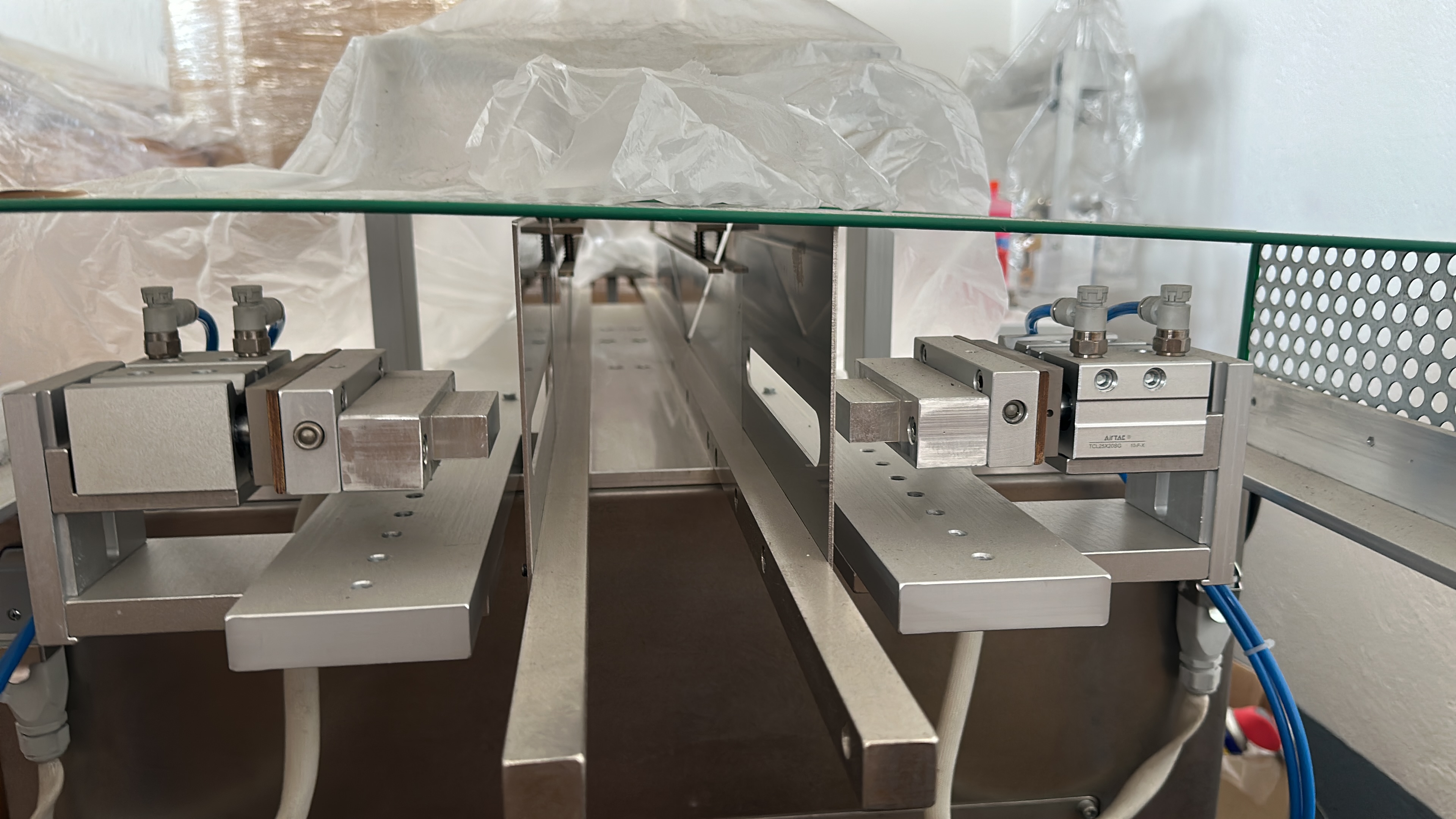 CELLOPHANATRICE SEMI-AUTOMATICA PER PROFUMI in vendita - foto 3