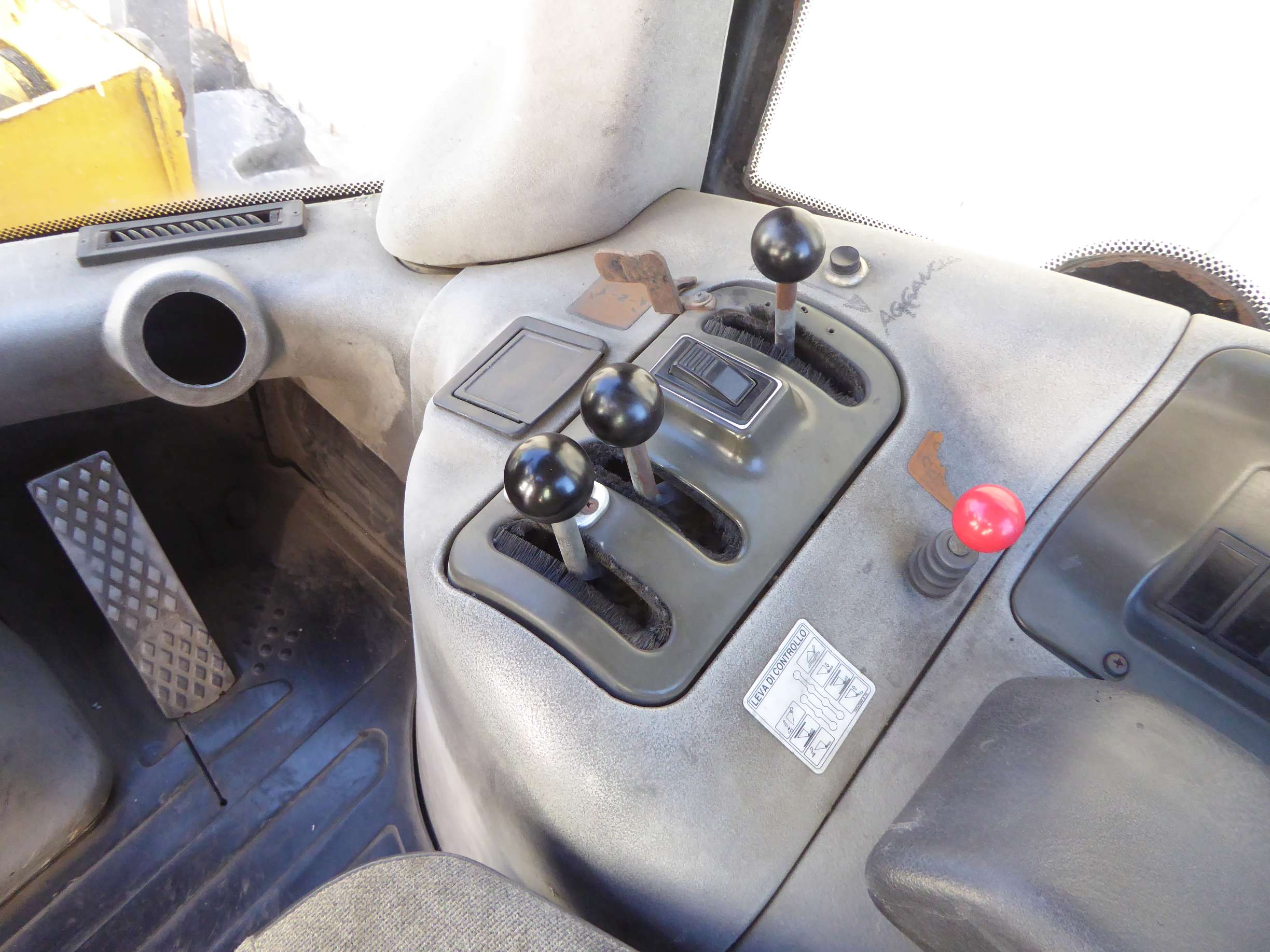 Pala gommata New Holland W130 in vendita - foto 9