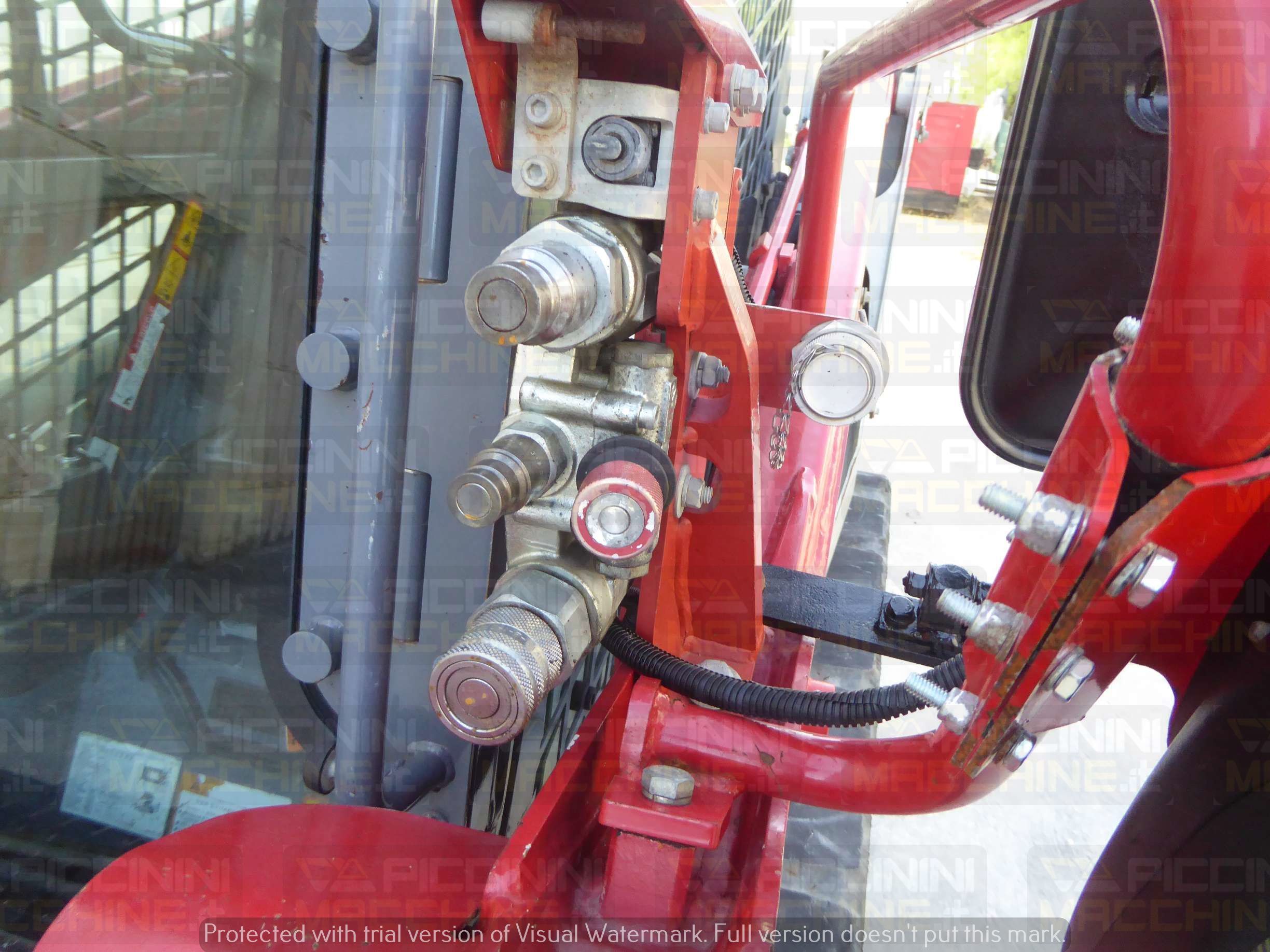 Pala cingolata Takeuchi TL6R in vendita - foto 9