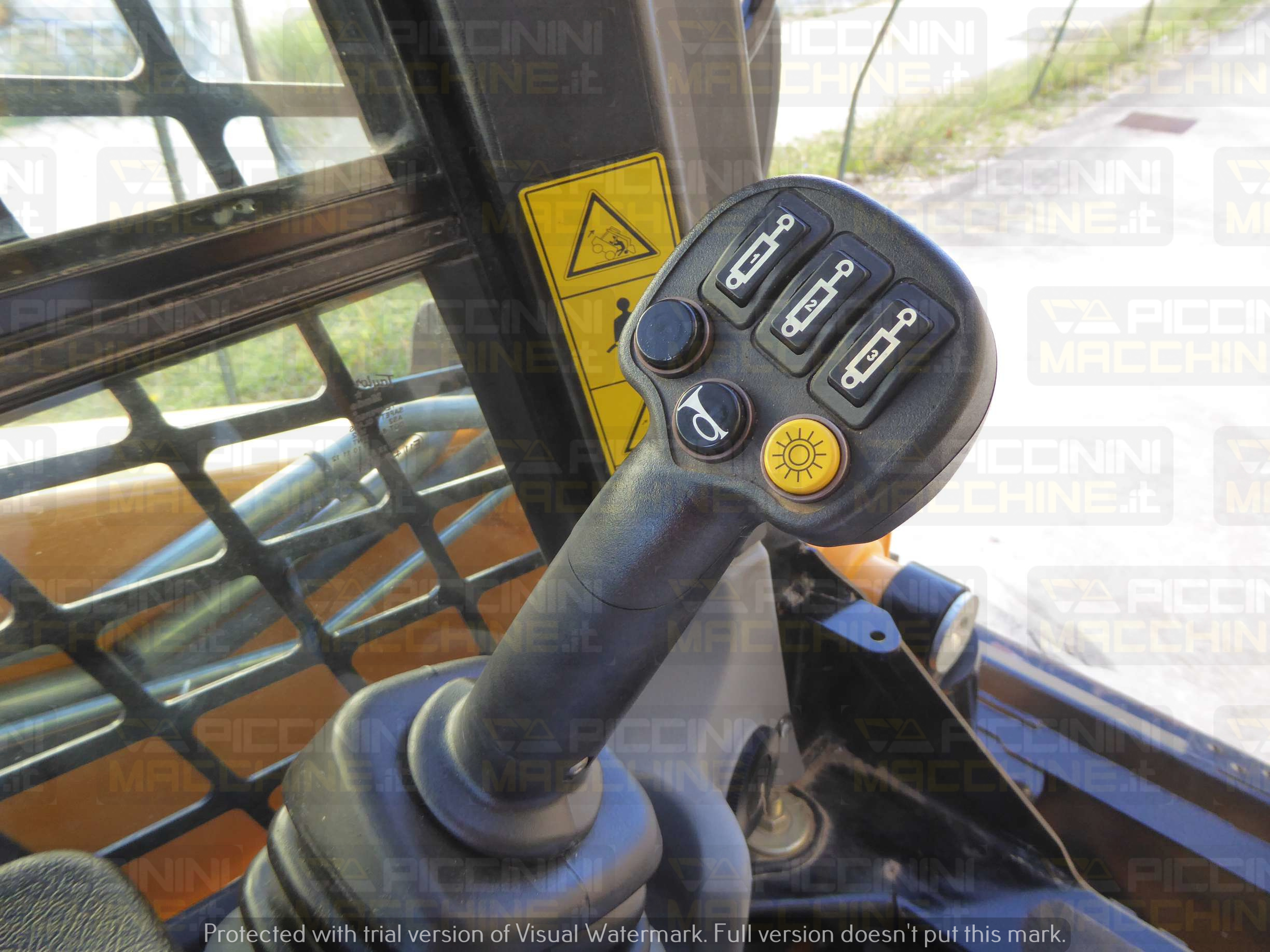 Minipala gommata Mustang 1900R HF in vendita - foto 10