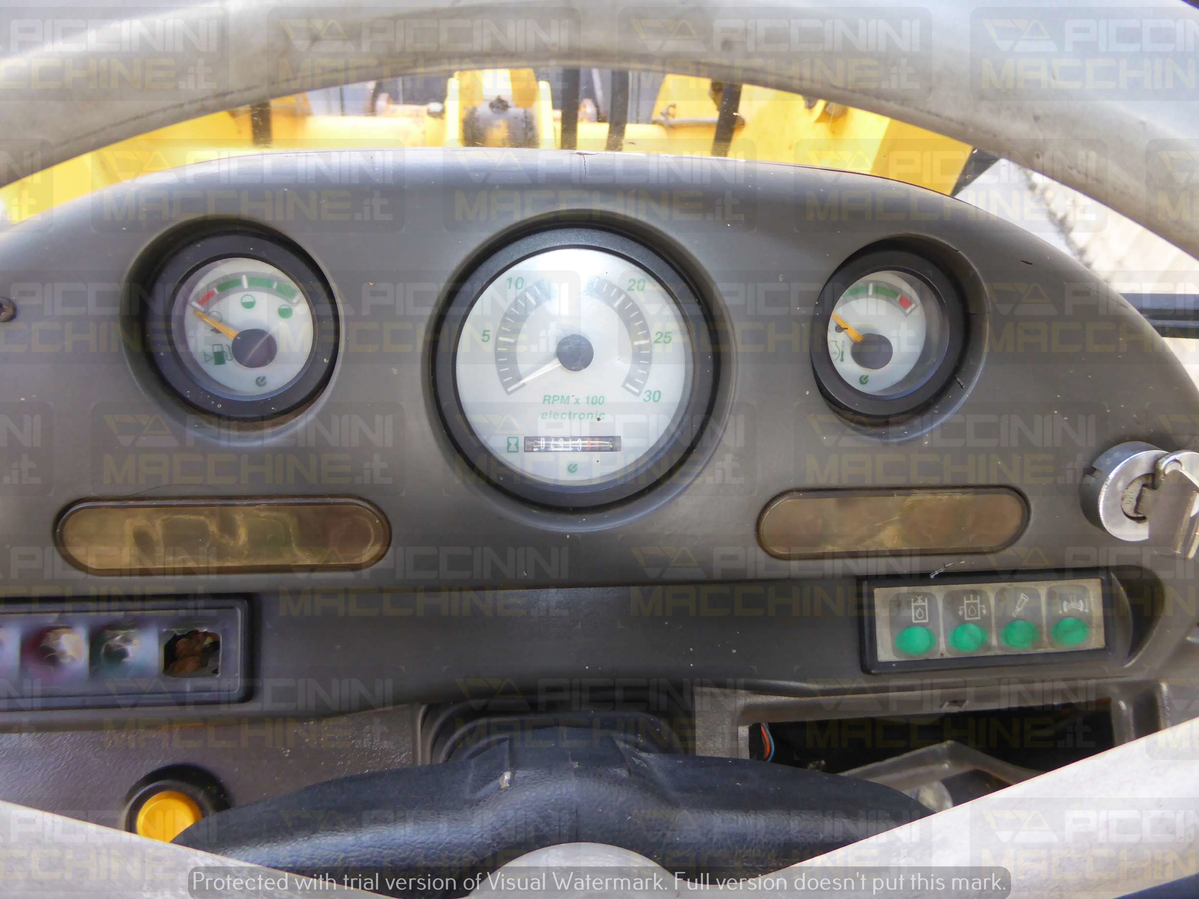 Terna articolata Komatsu WB70A in vendita - foto 10
