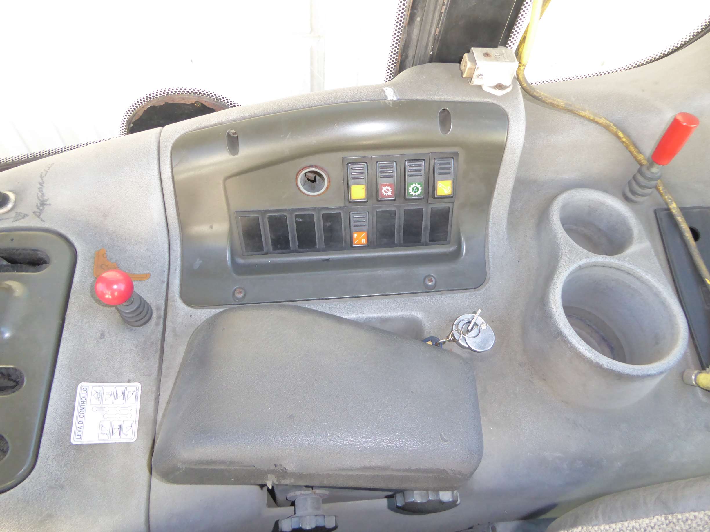 Pala gommata New Holland W130 in vendita - foto 8