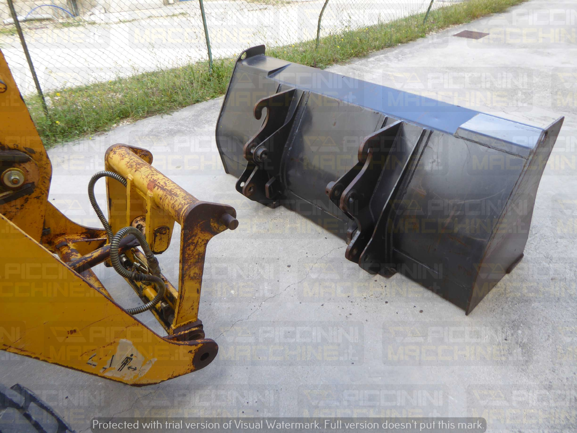 Terna articolata Komatsu WB70A in vendita - foto 5