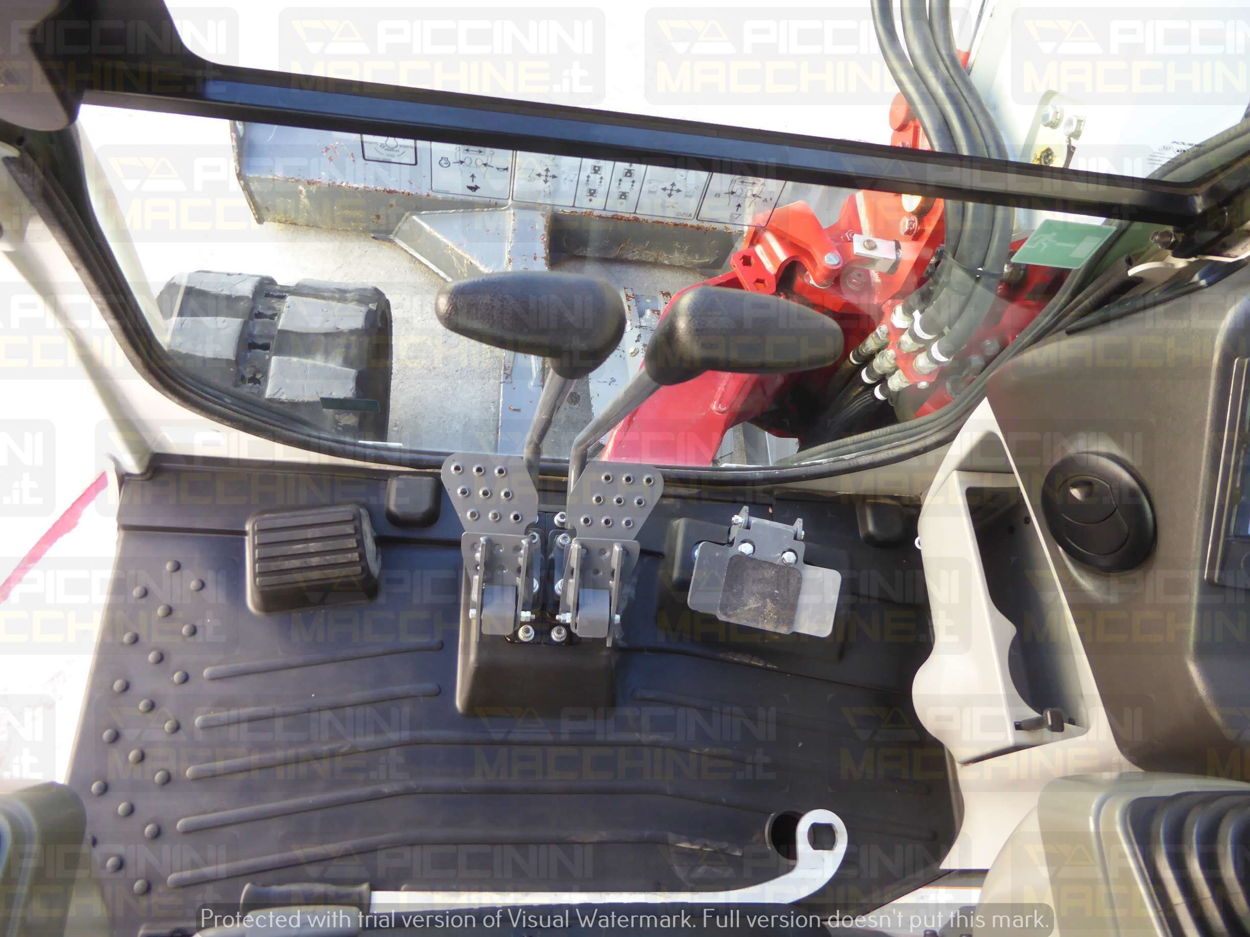 Escavatore cingolato Takeuchi TB257FR in vendita - foto 13