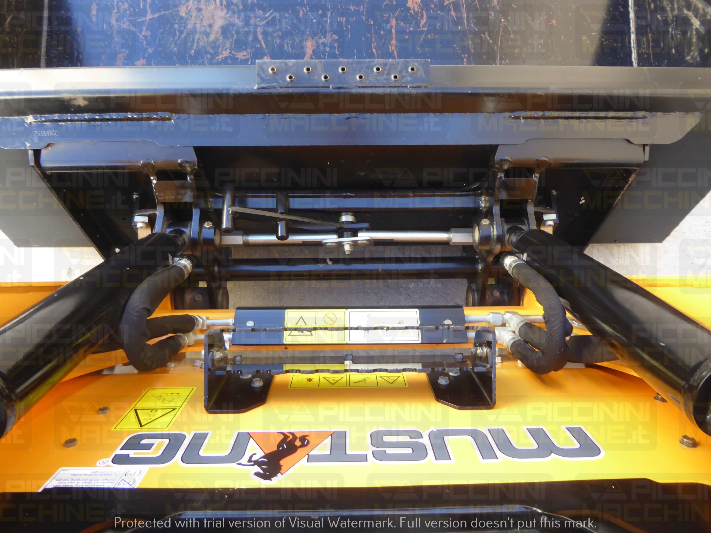 Minipala gommata Mustang 1900R HF in vendita - foto 5