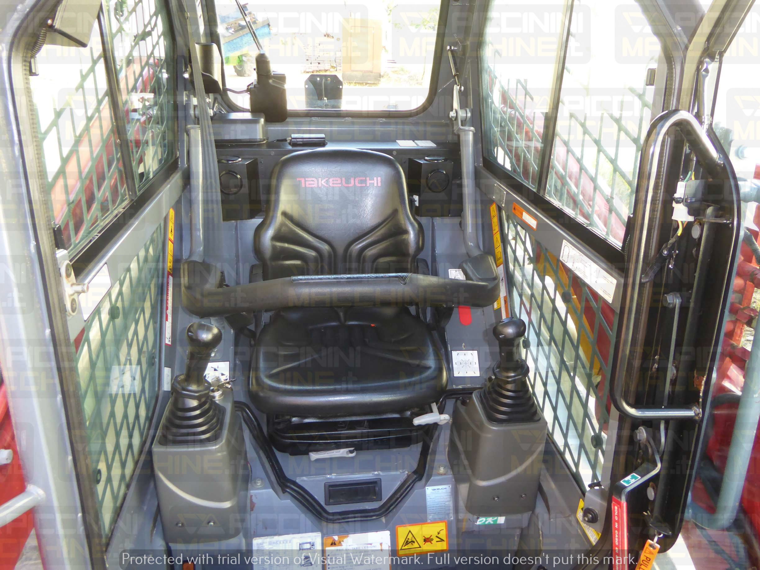 Pala cingolata Takeuchi TL6R in vendita - foto 13