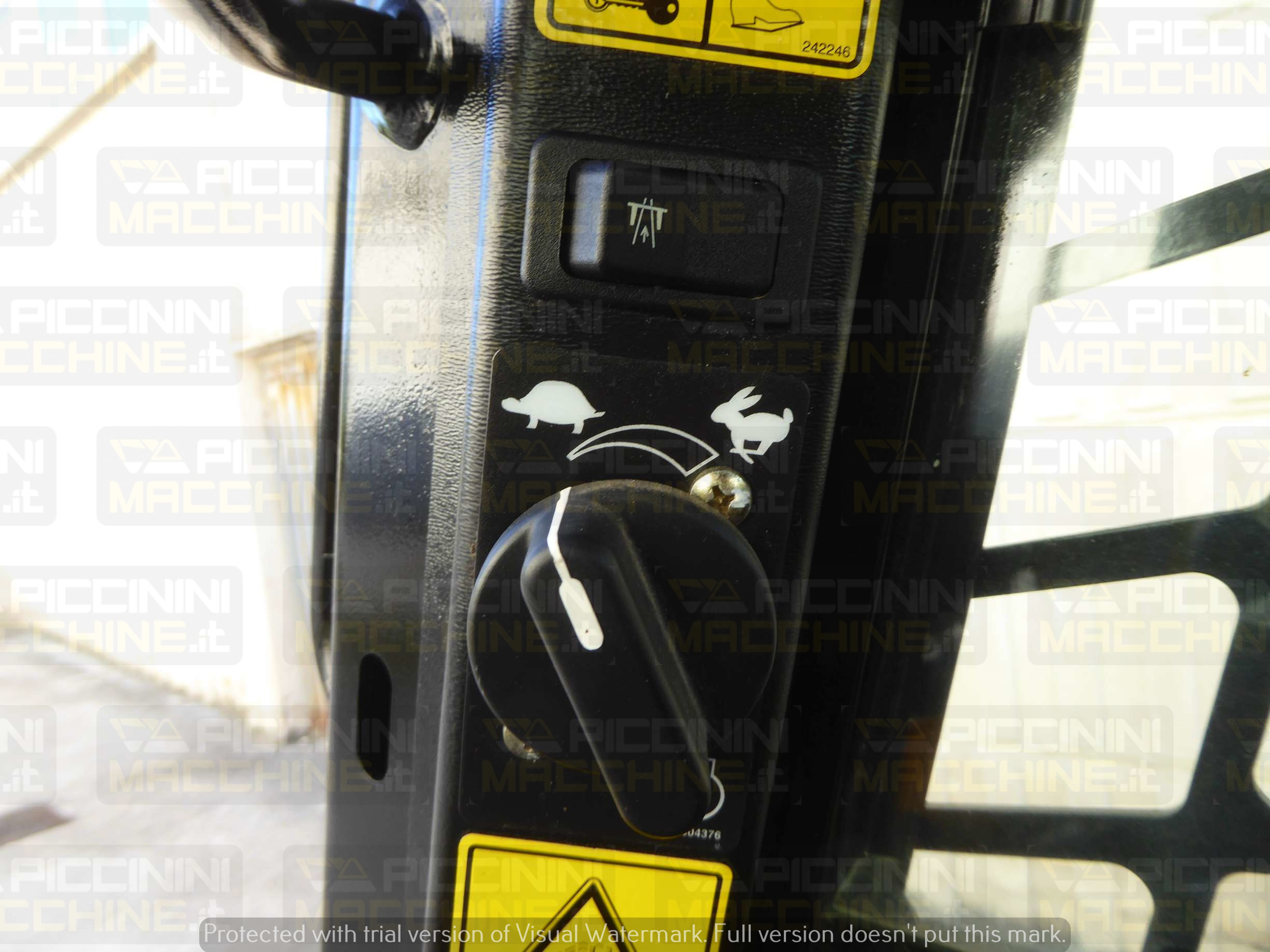 Minipala gommata Mustang 1900R HF in vendita - foto 11