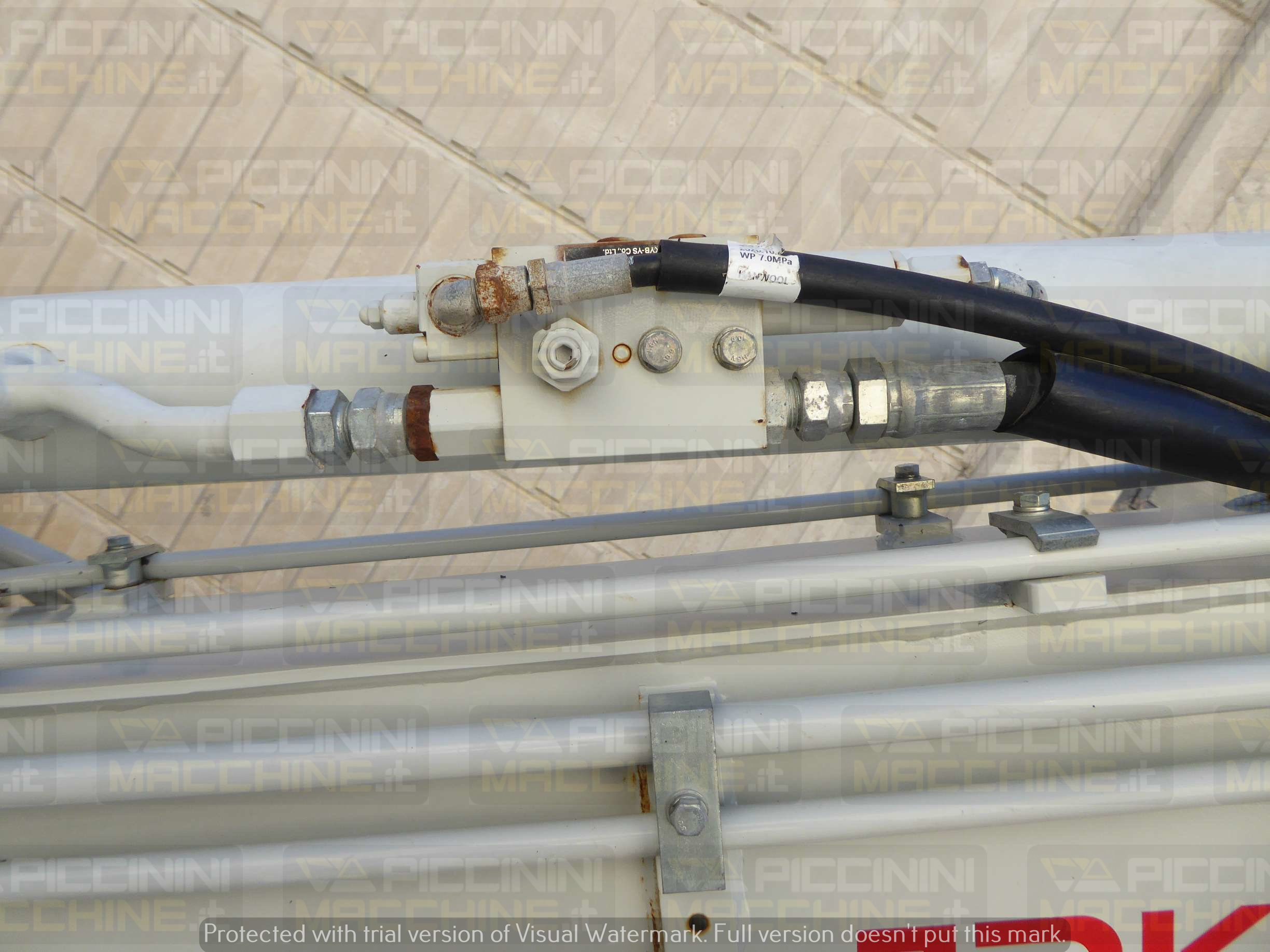 Escavatore cingolato Takeuchi TB257FR in vendita - foto 4