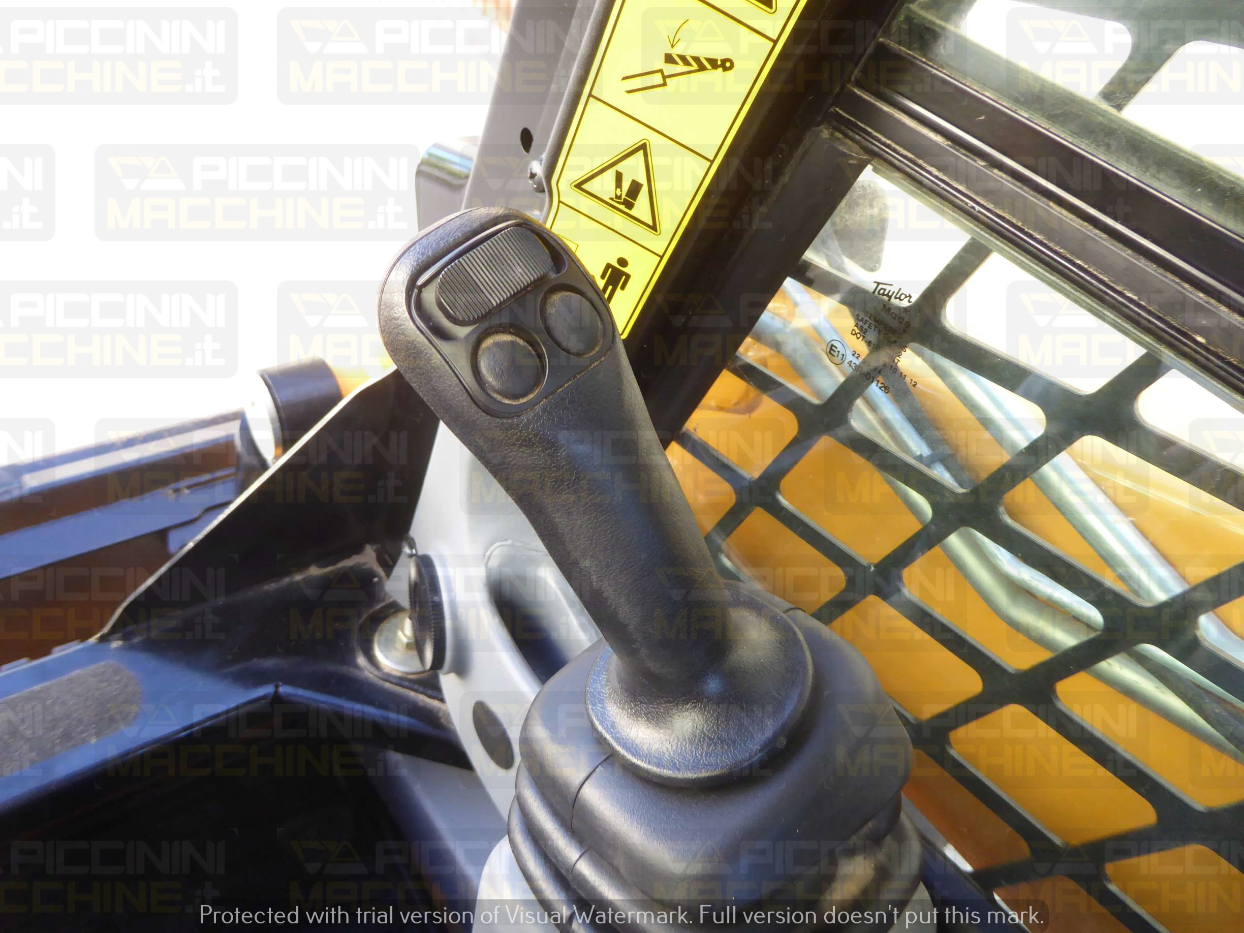 Minipala gommata Mustang 1900R HF in vendita - foto 9