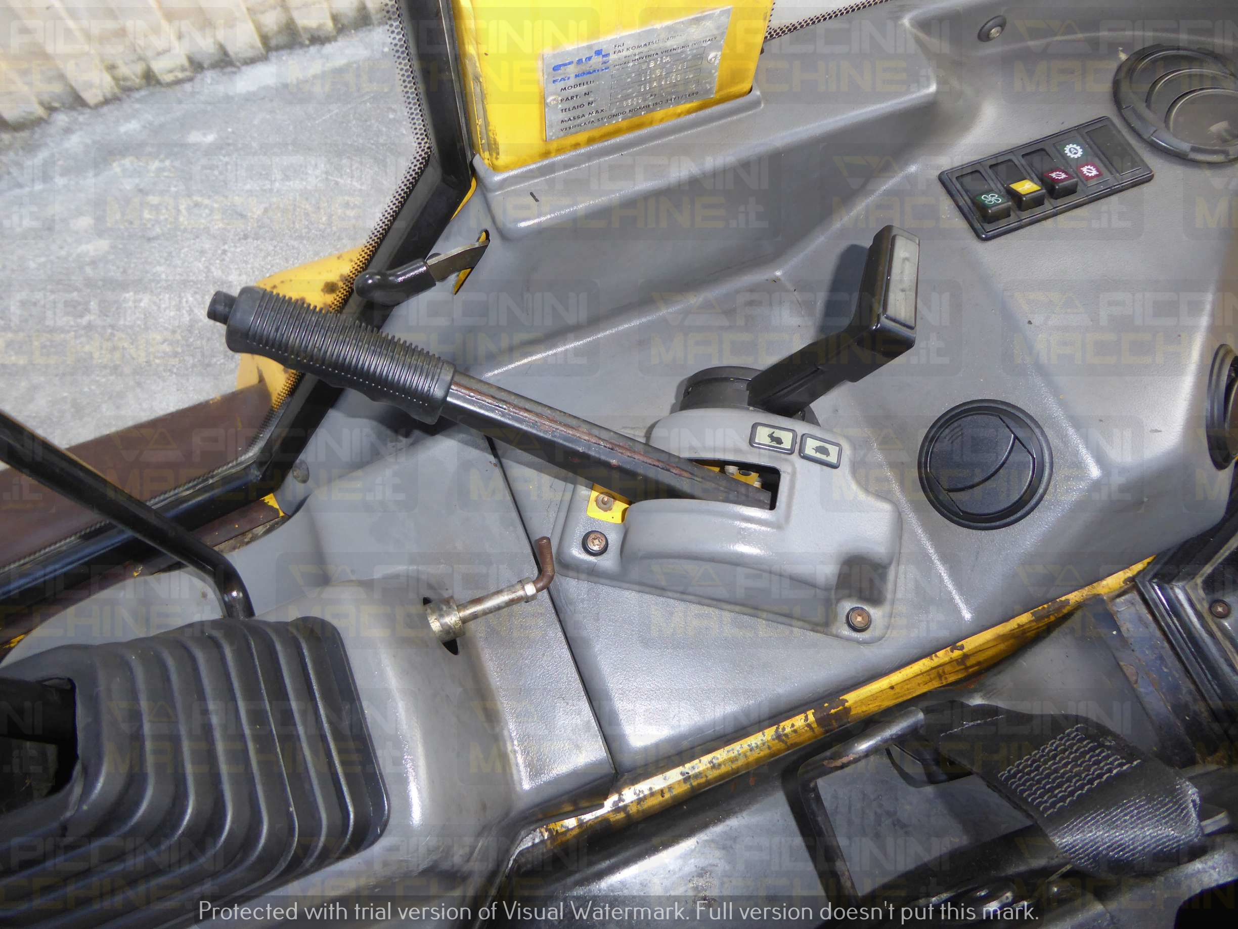 Terna articolata Komatsu WB70A in vendita - foto 13