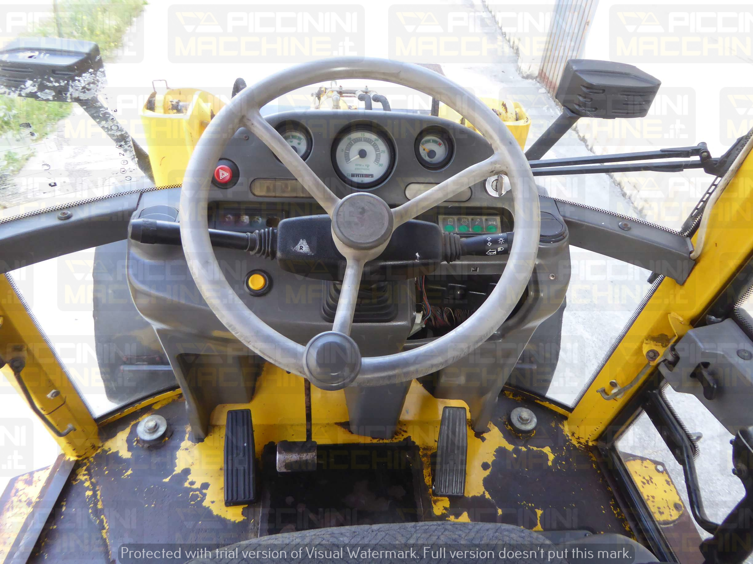 Terna articolata Komatsu WB70A in vendita - foto 9