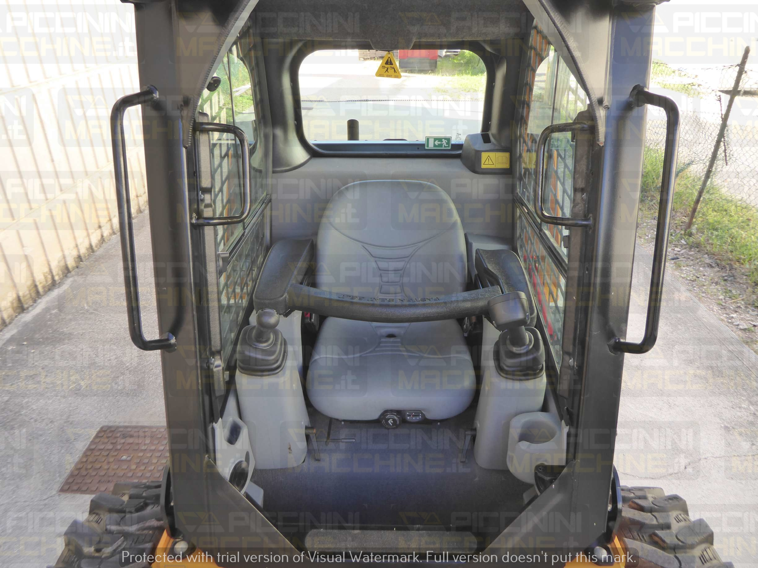 Minipala gommata Mustang 1900R HF in vendita - foto 8