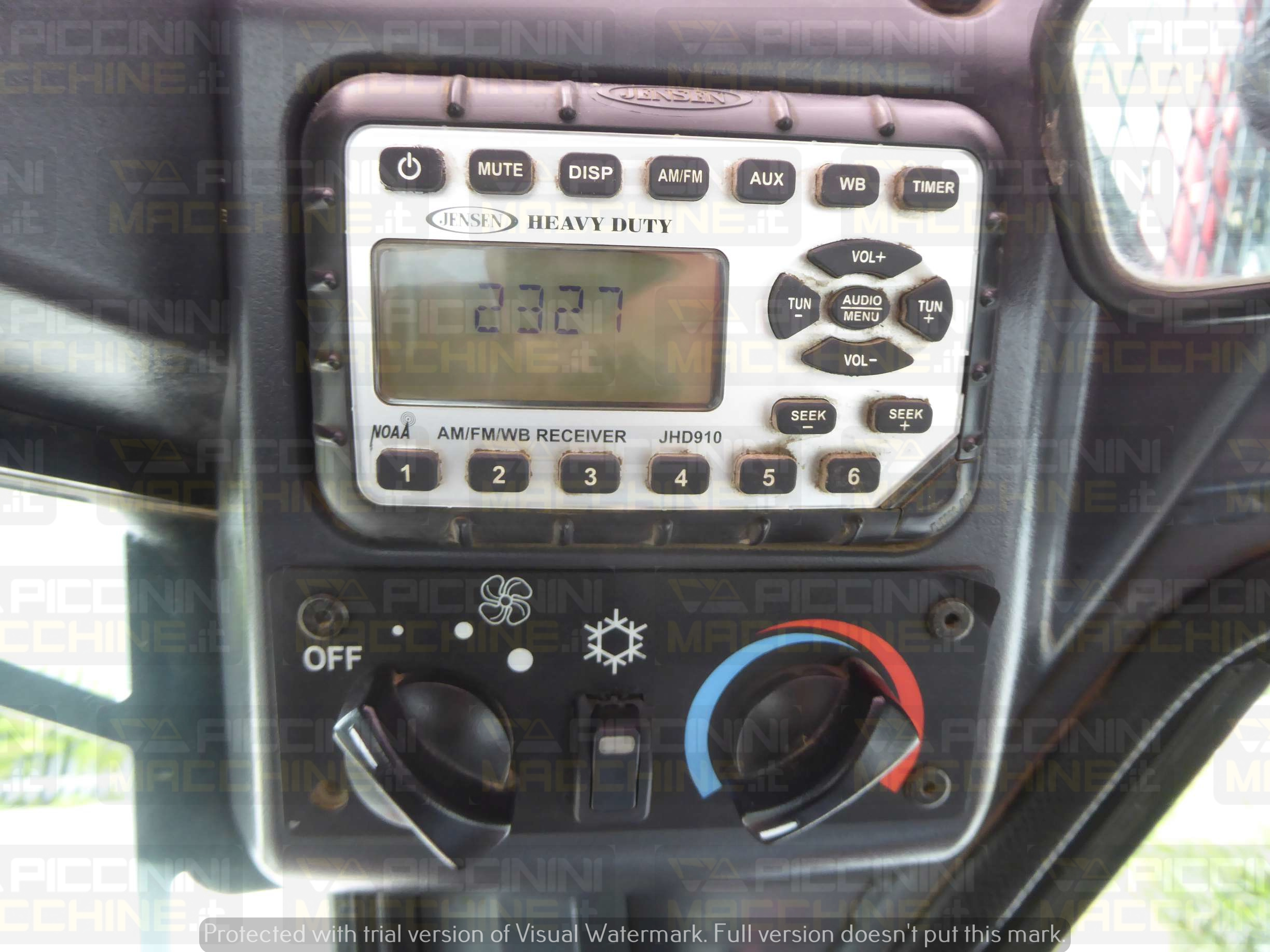 Pala cingolata Takeuchi TL6R in vendita - foto 14