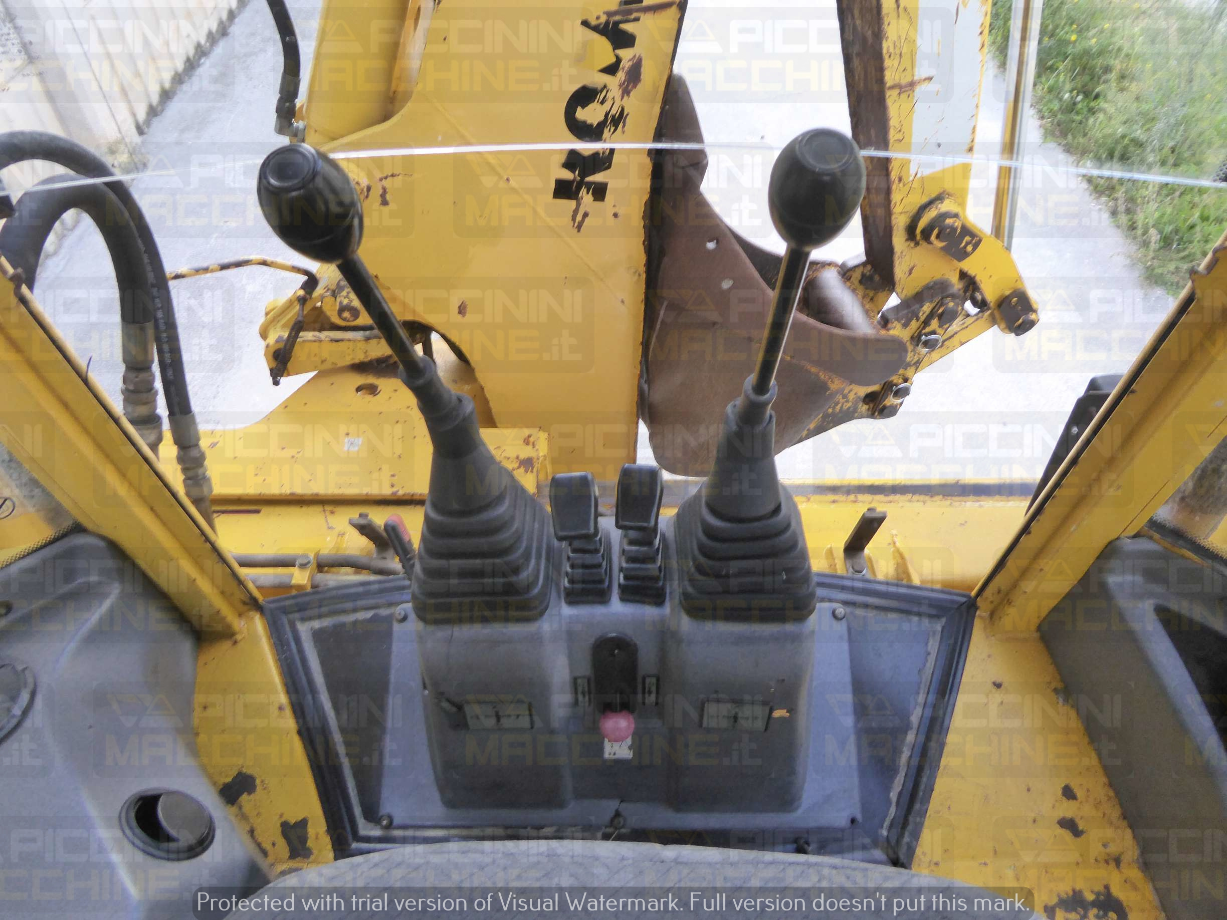Terna articolata Komatsu WB70A in vendita - foto 12