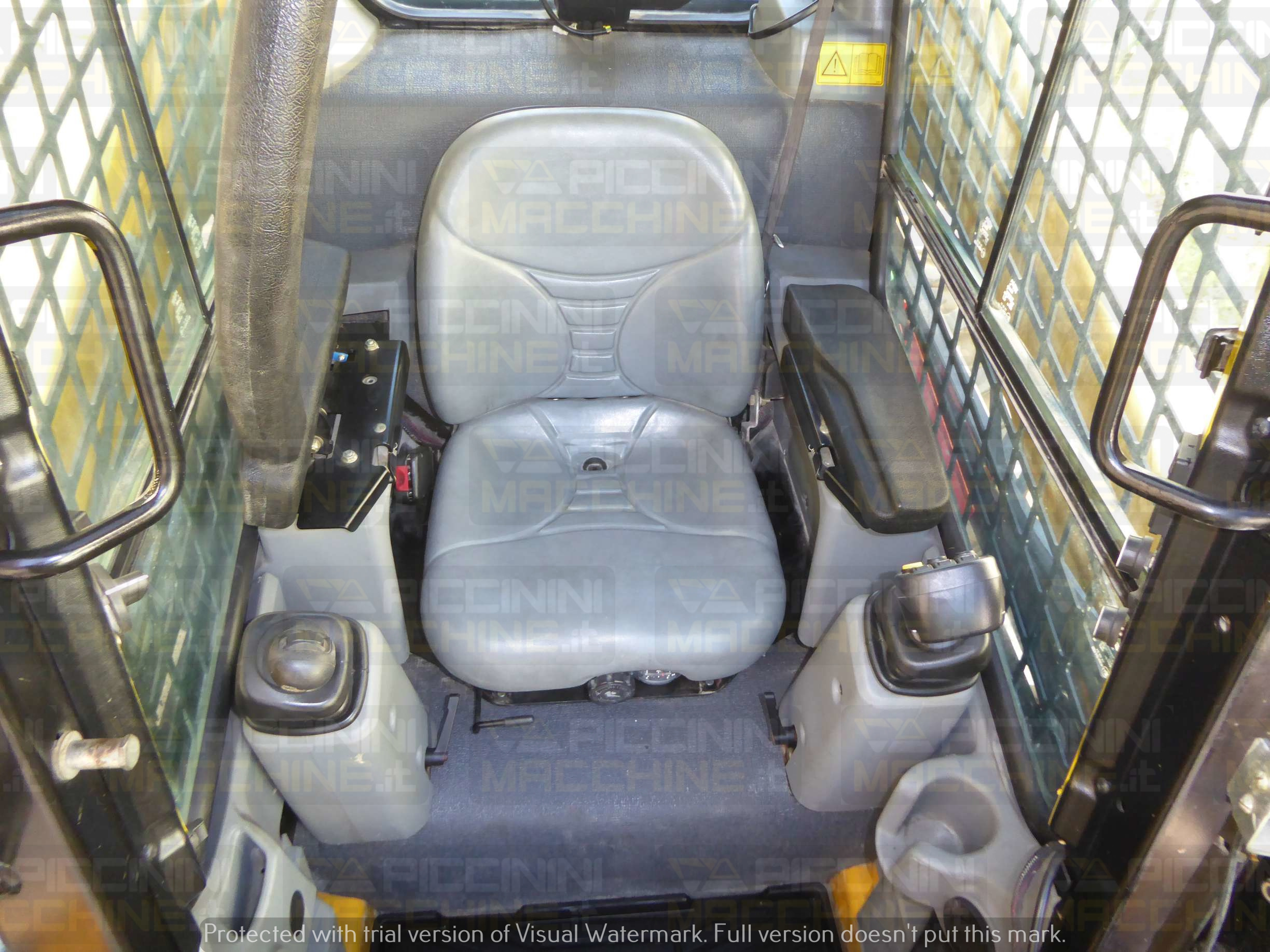 Minipala gommata Gehl V330 in vendita - foto 11
