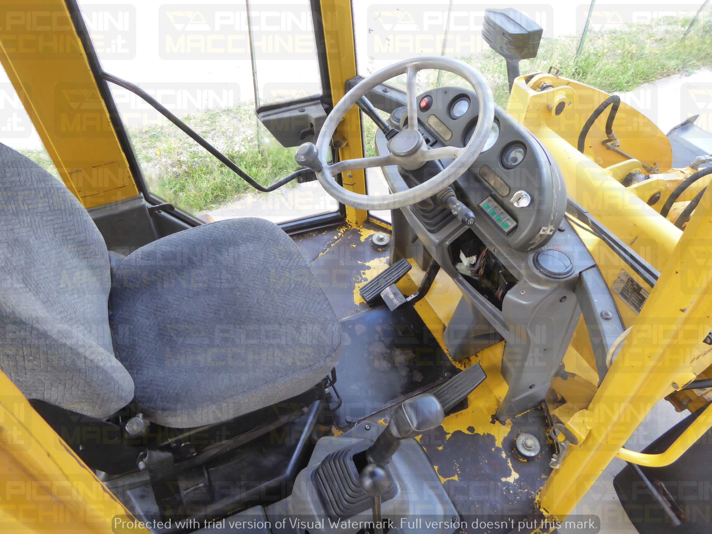 Terna articolata Komatsu WB70A in vendita - foto 8