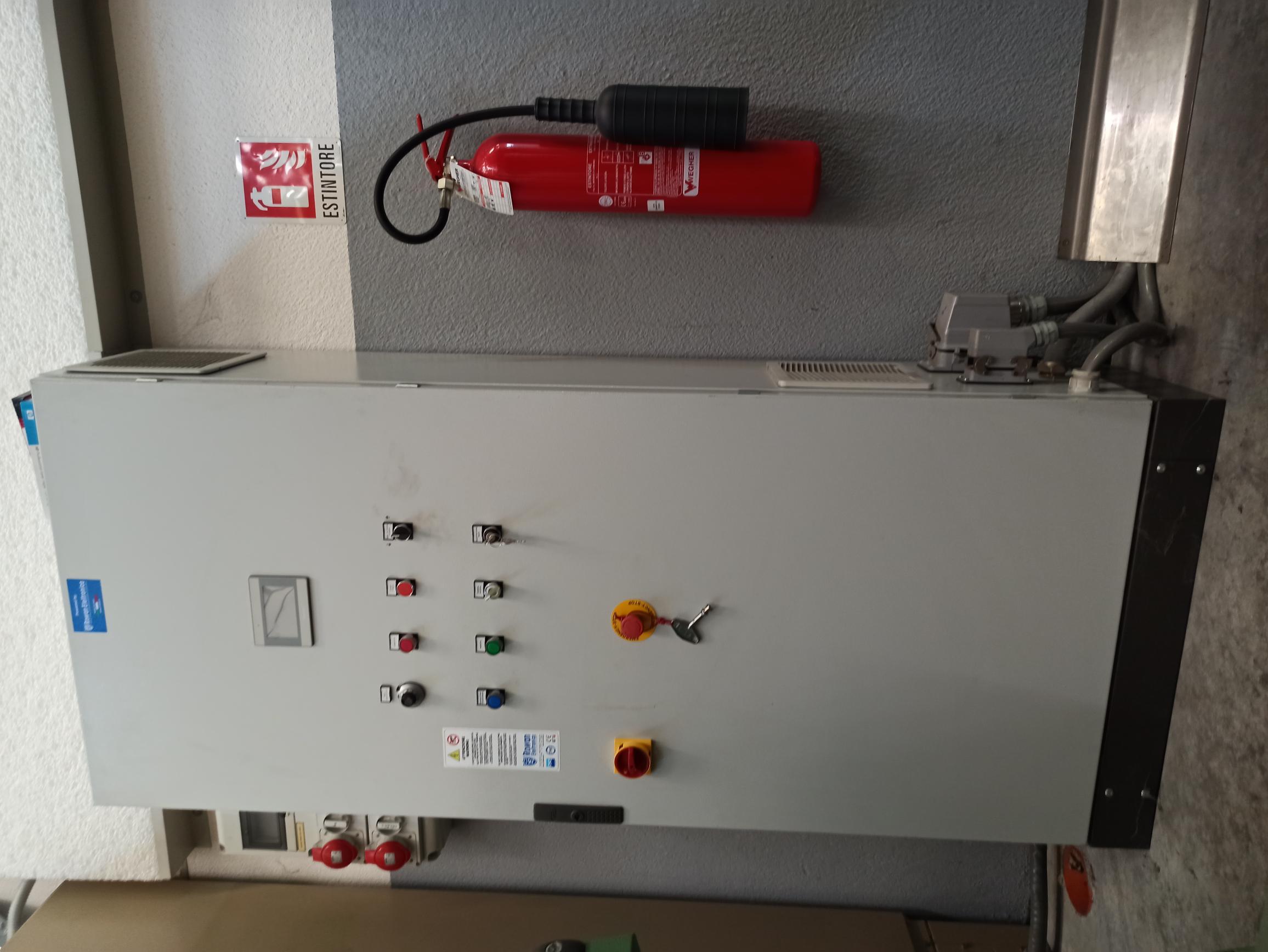 PRESSA SCHULER 4 MONTANTI 200 TON  REVISIONATA in vendita - foto 4