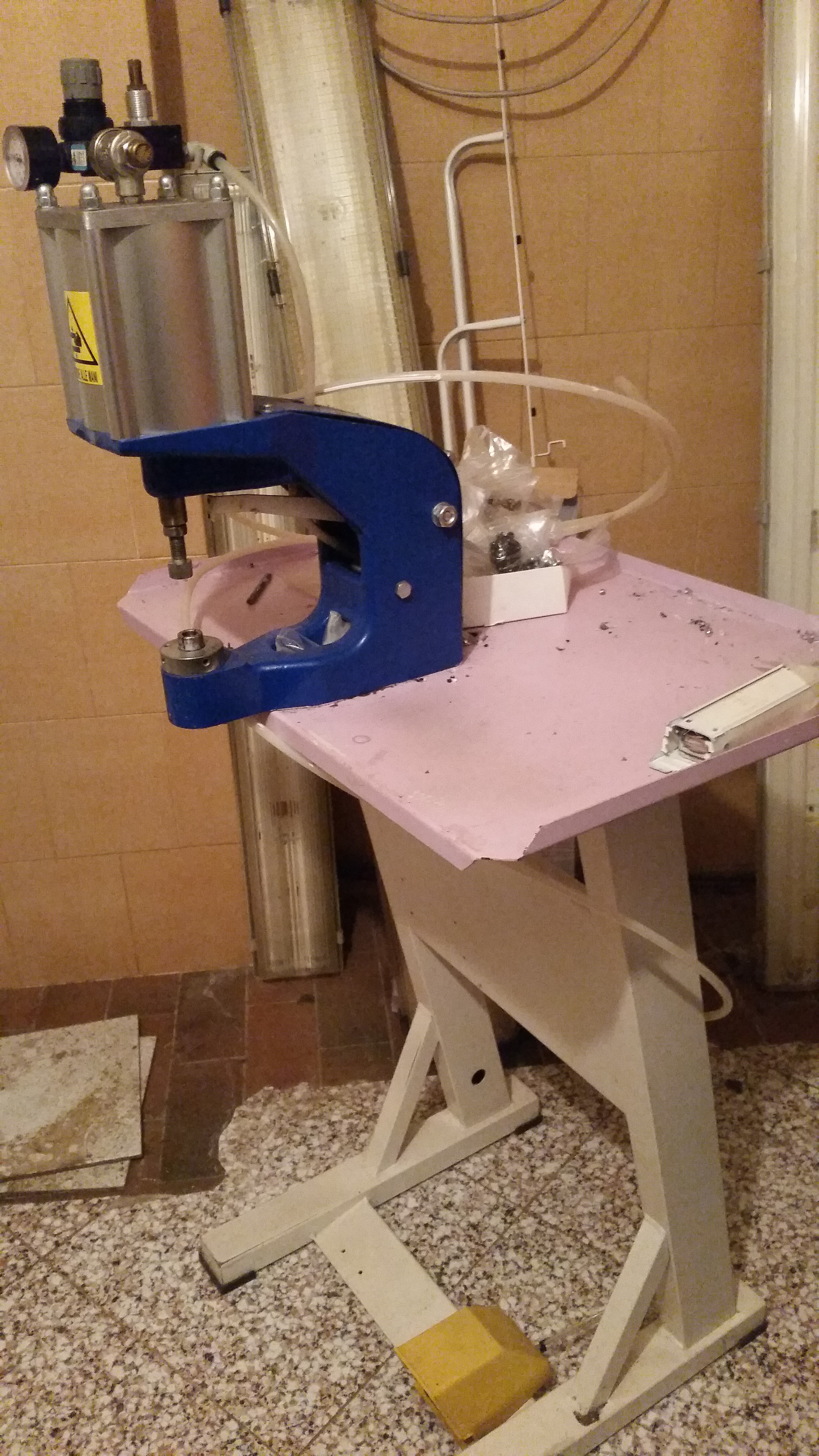 Rivettatrice in vendita - foto 2