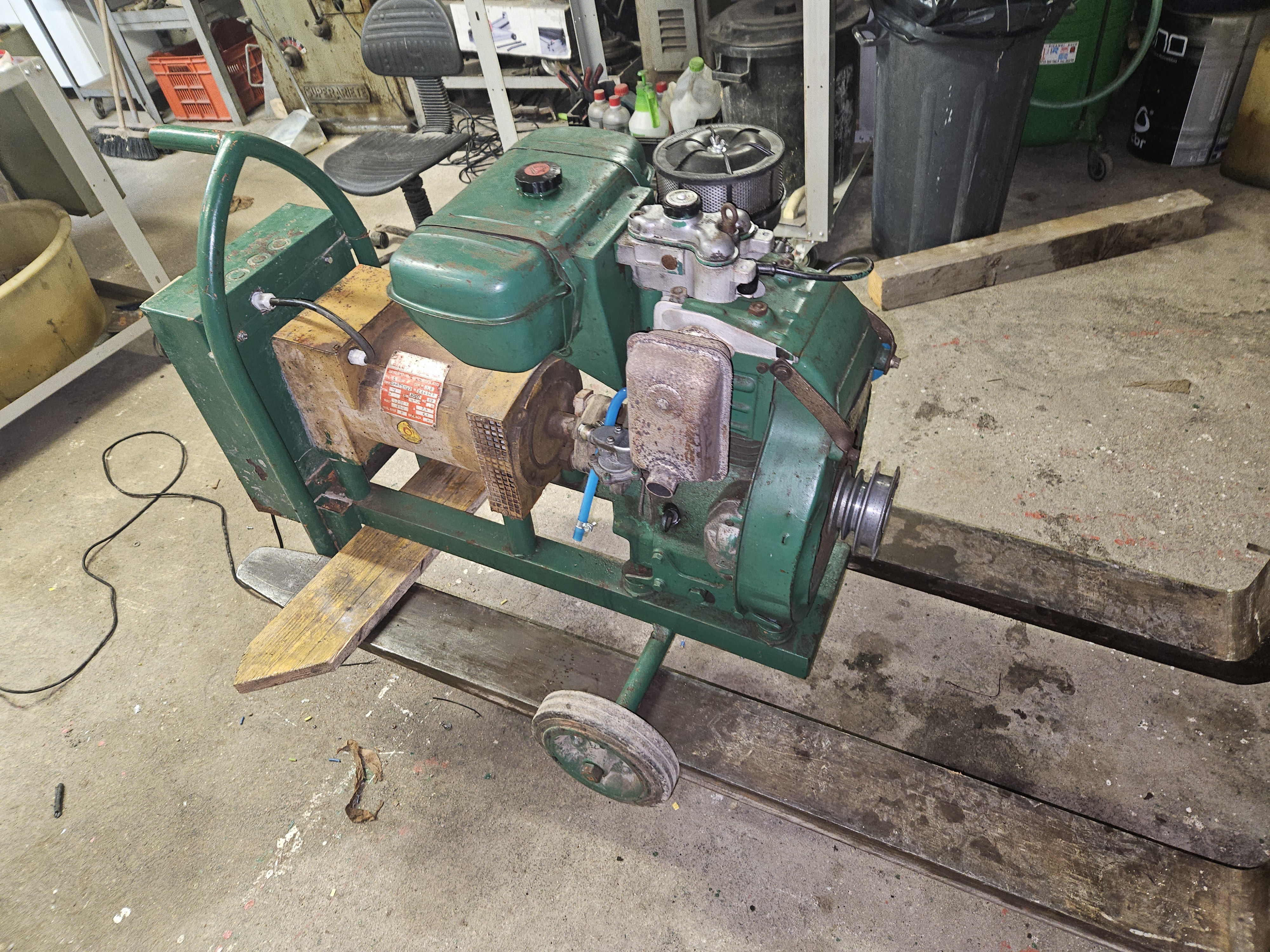 GENERATORE DI CORRENTE TRIFASE 220/380 VOLTS 3 KVA in vendita - foto 6