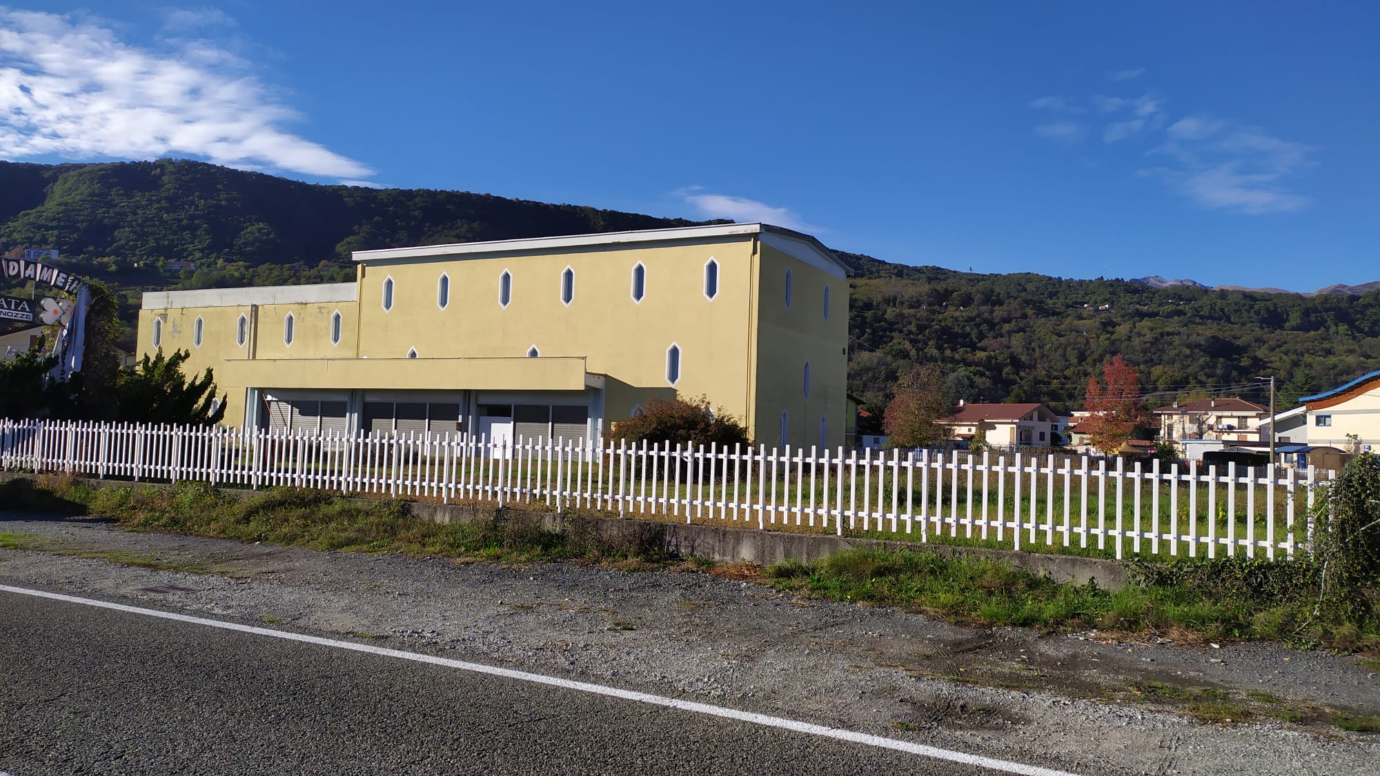 Esercizi commerciali in vendita