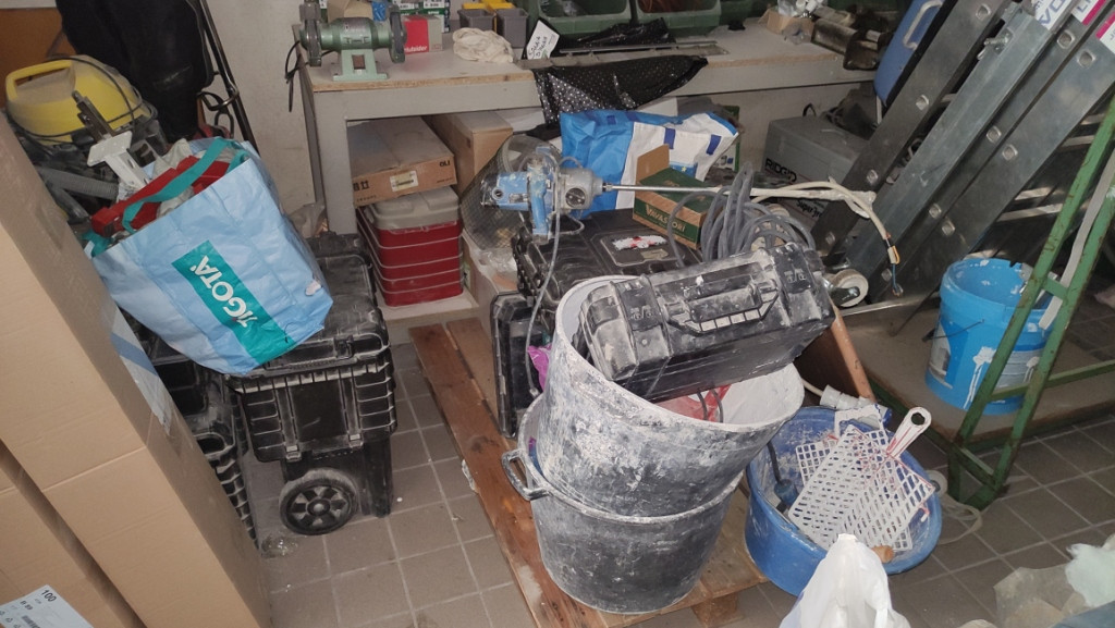 LOTTO 6 - Minuteria e attrezzature varie  in vendita - foto 4