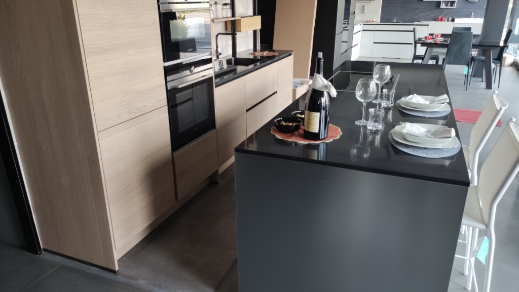 cucina con isola, completo di elettrodomestici in vendita - foto 4