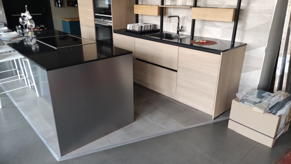 cucina con isola, completo di elettrodomestici in vendita - foto 7