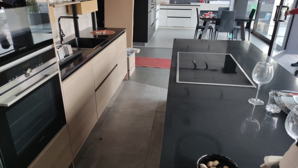 cucina con isola, completo di elettrodomestici in vendita - foto 6