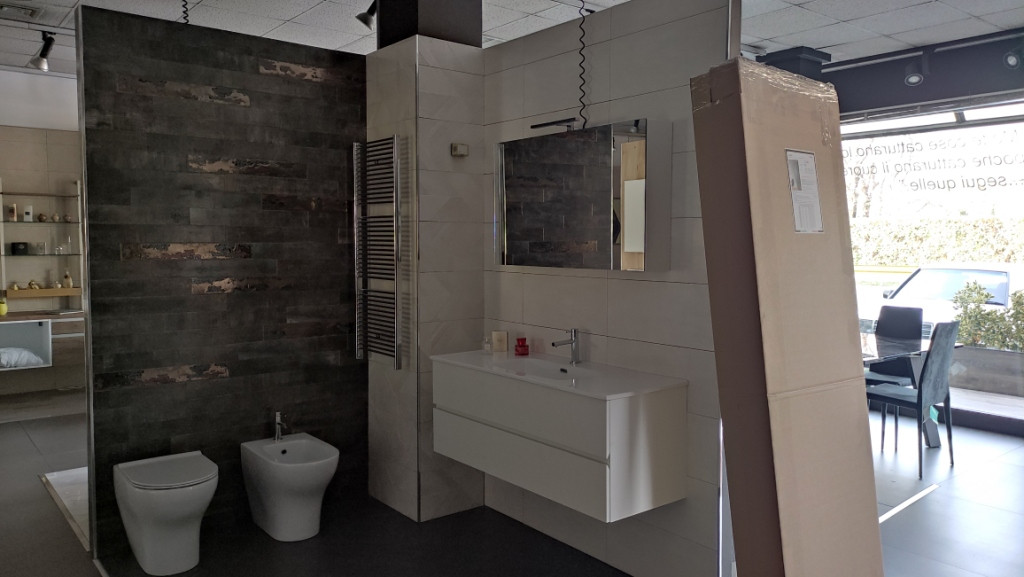 LOTTO 26 - Sanitari, arredo bagno e accessori  in vendita - foto 6