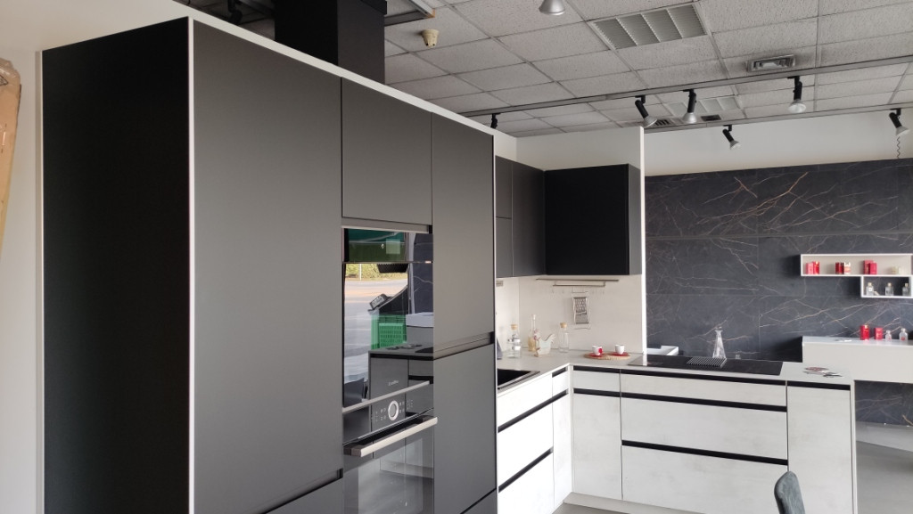 Mobile cucina ad angolo, completo di elettrodomestici in vendita - foto 2