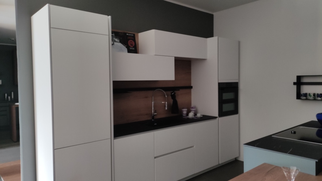 Mobile cucina ad angolo, completo di elettrodomestici  in vendita - foto 3