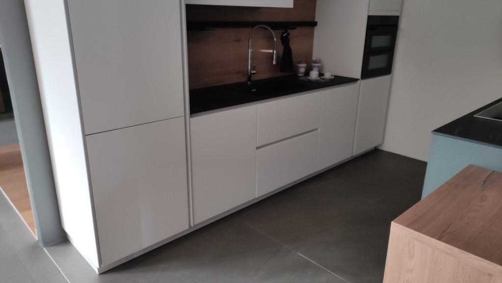 Mobile cucina ad angolo, completo di elettrodomestici  in vendita - foto 4