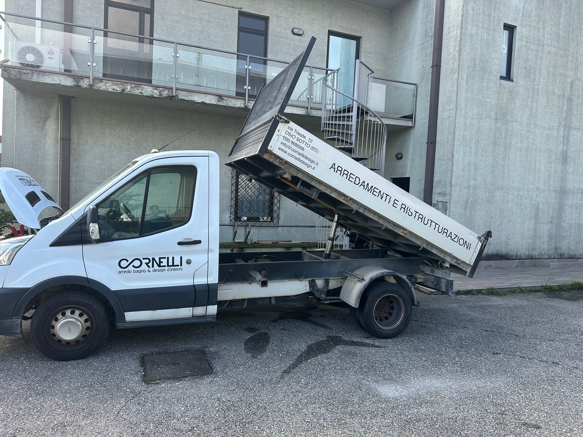 Autocarro con cassone ribaltabile Ford Fed  in vendita - foto 2