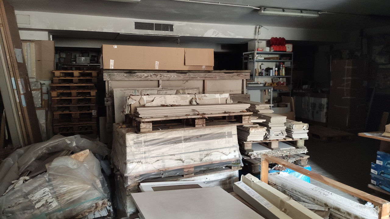 Piastrelle di vario materiale e di diverse dimensioni  in vendita - foto 2