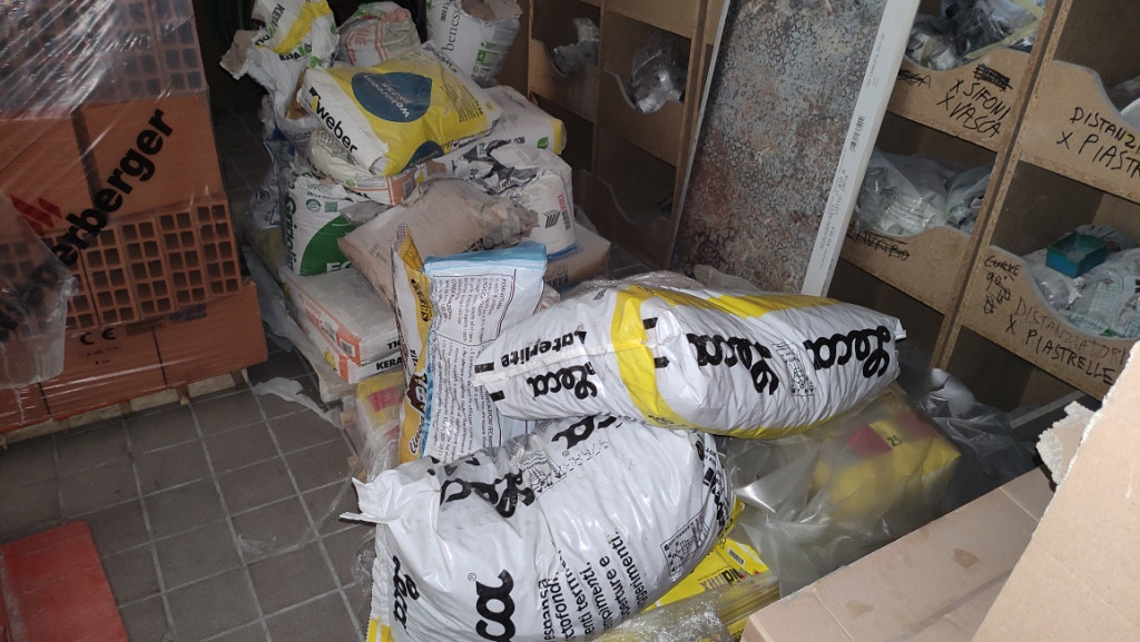LOTTO 6 - Minuteria e attrezzature varie  in vendita - foto 7