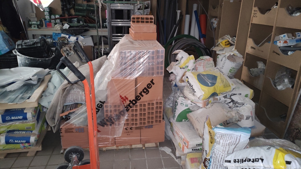 LOTTO 6 - Minuteria e attrezzature varie  in vendita - foto 2