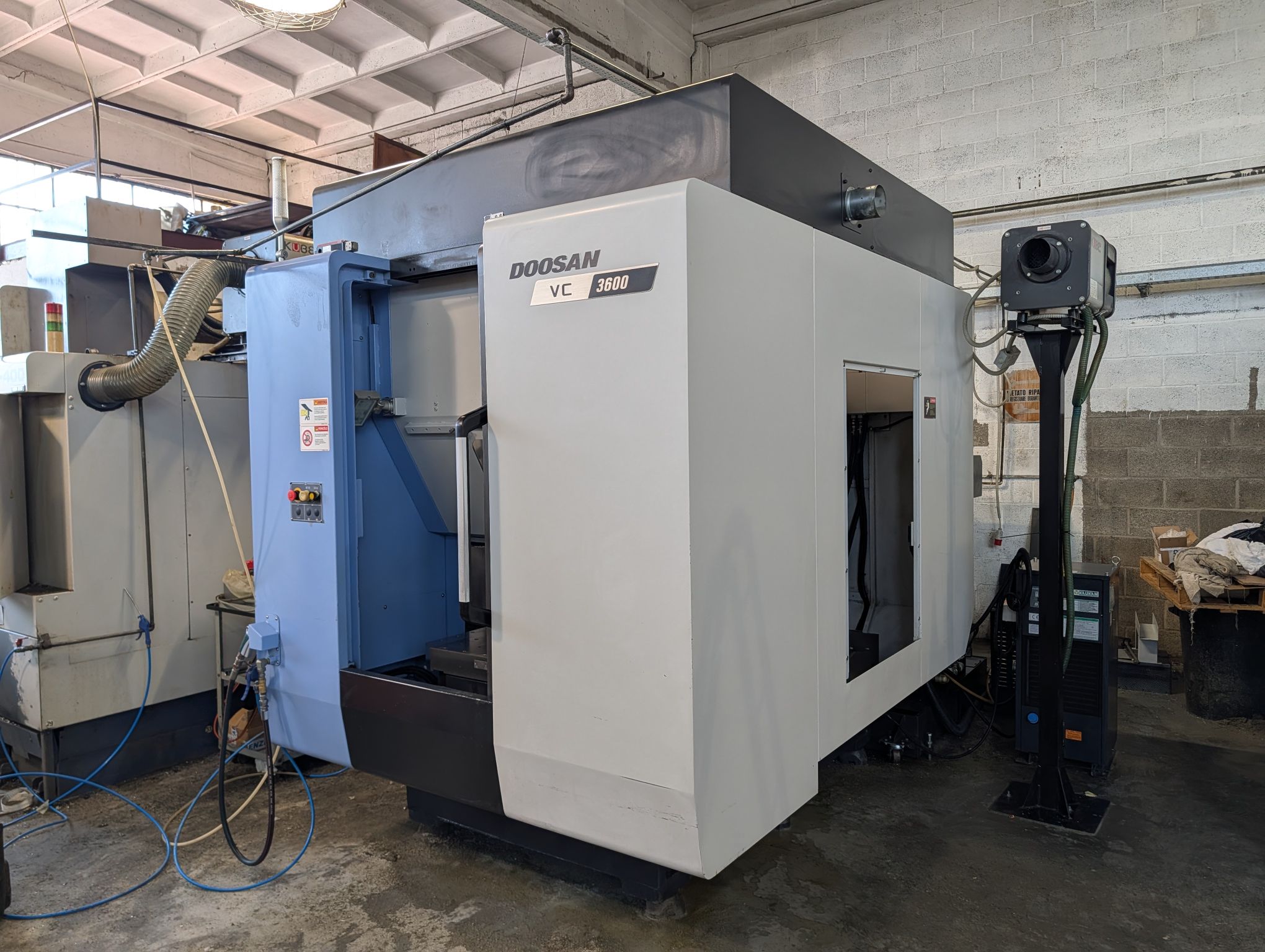 CENTRO DI LAVORO DOOSAN VC 3600 in vendita - foto 5