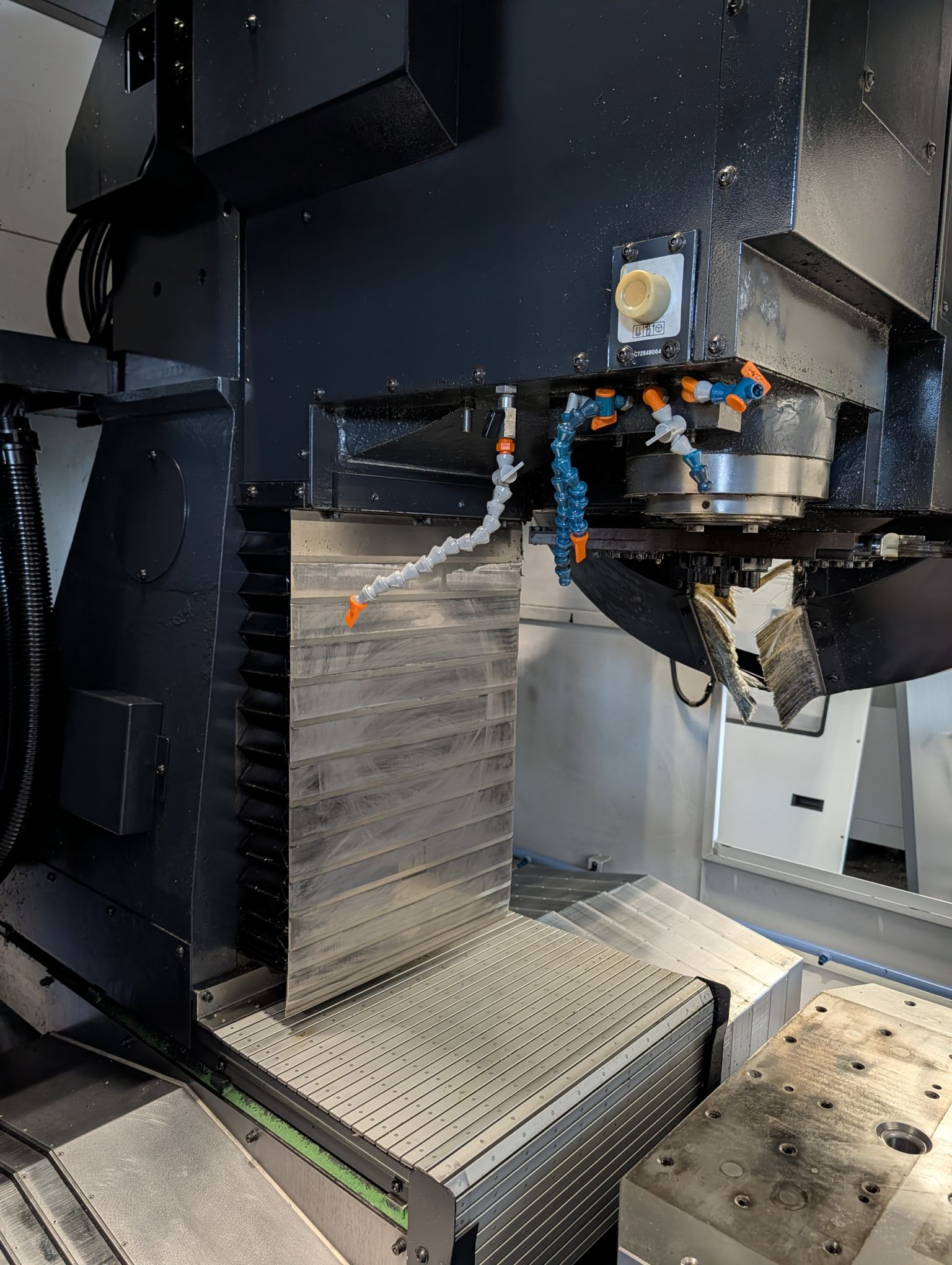 CENTRO DI LAVORO DOOSAN VC 3600 in vendita - foto 4