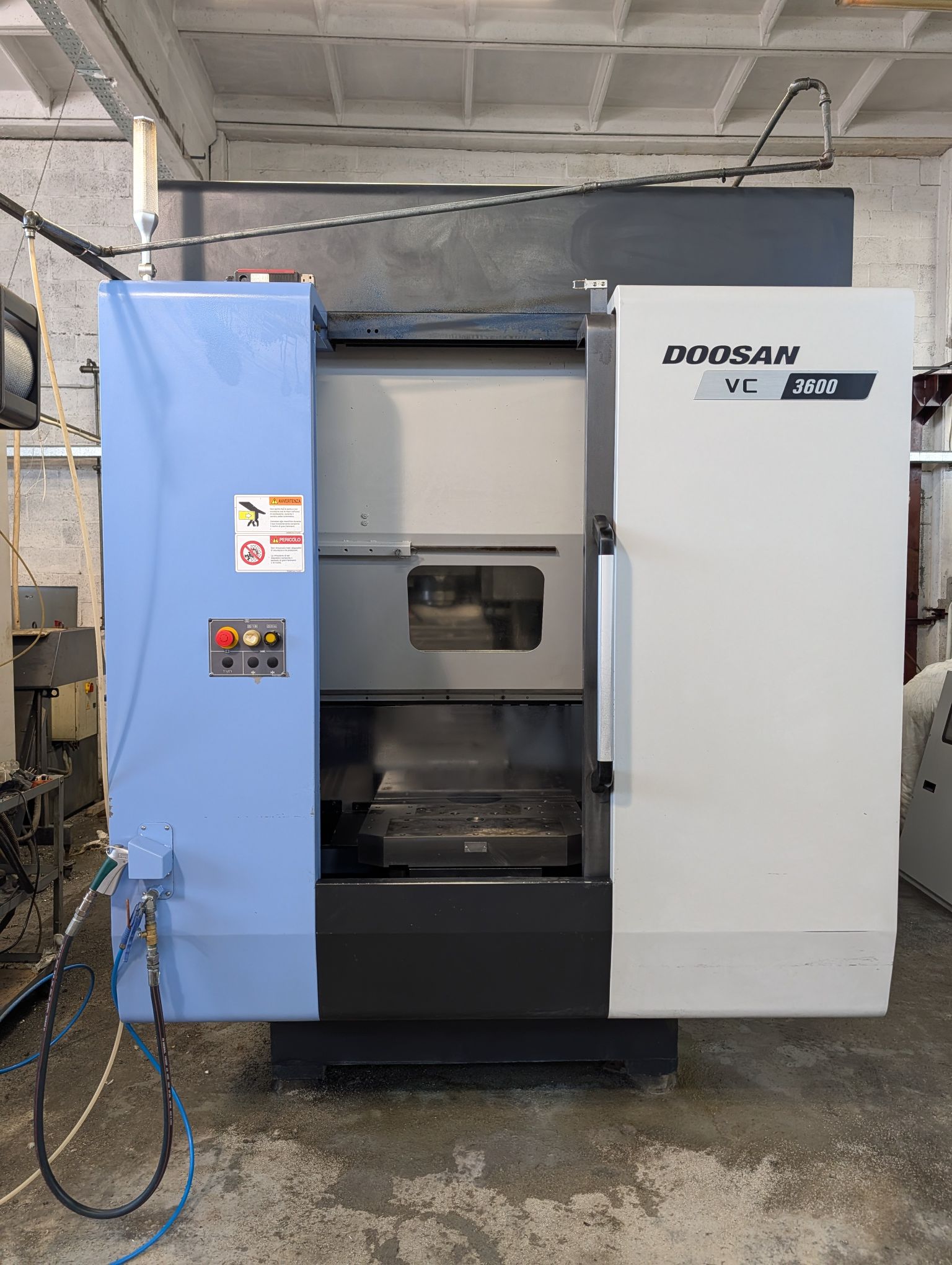 CENTRO DI LAVORO DOOSAN VC 3600 in vendita - foto 2