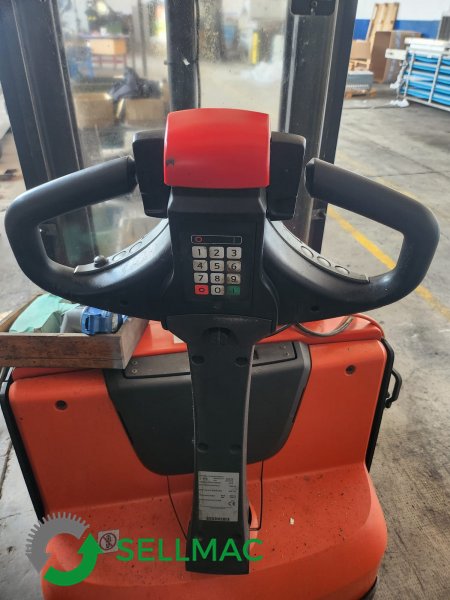 TRANSPALLET ELETTRICO A COLONNA BT STAXIO in vendita - foto 6