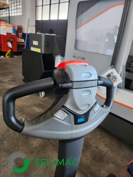 TRANSPALLET ELETTRICO A COLONNA BT STAXIO in vendita - foto 11