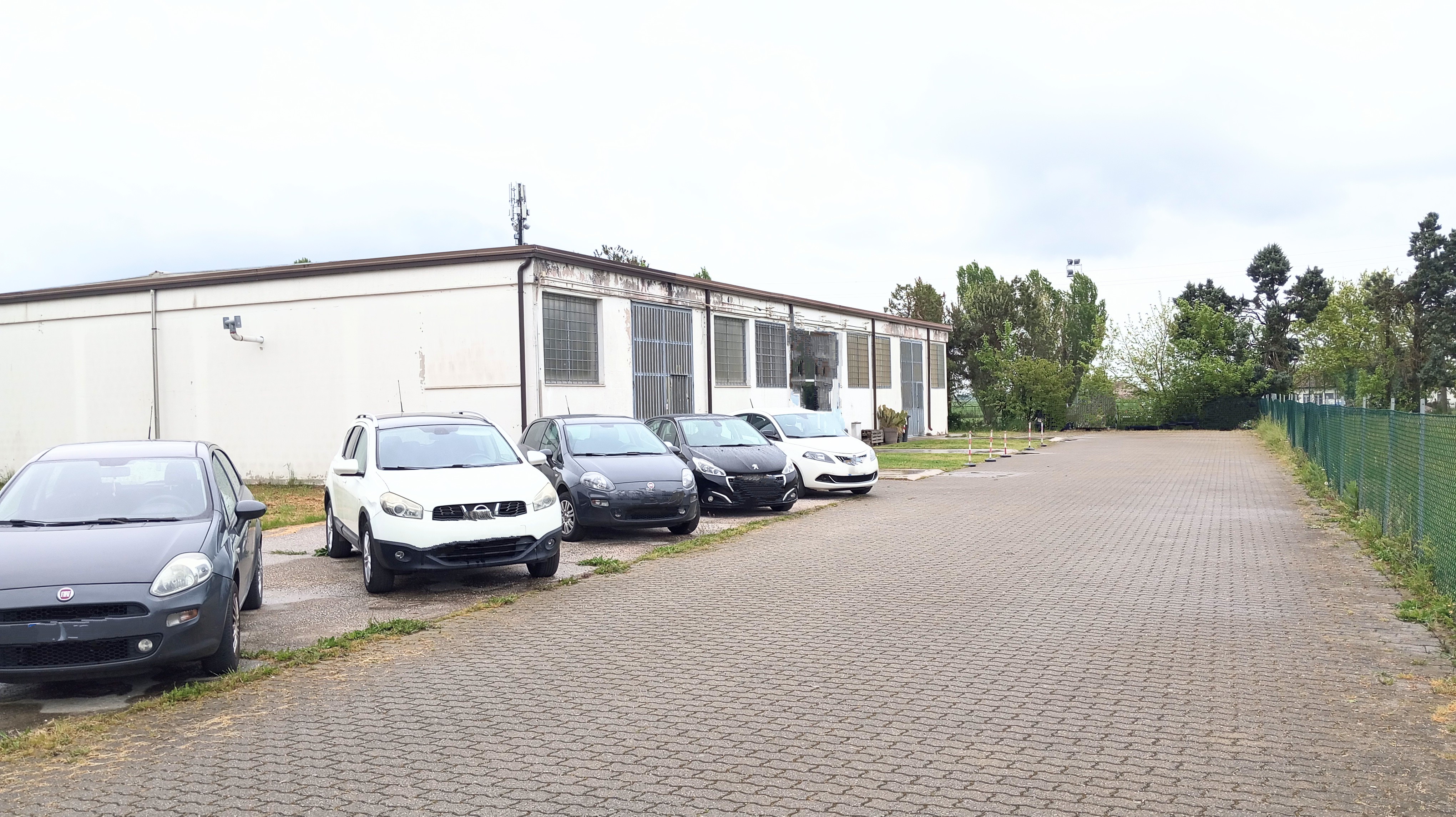 Capannoni in vendita