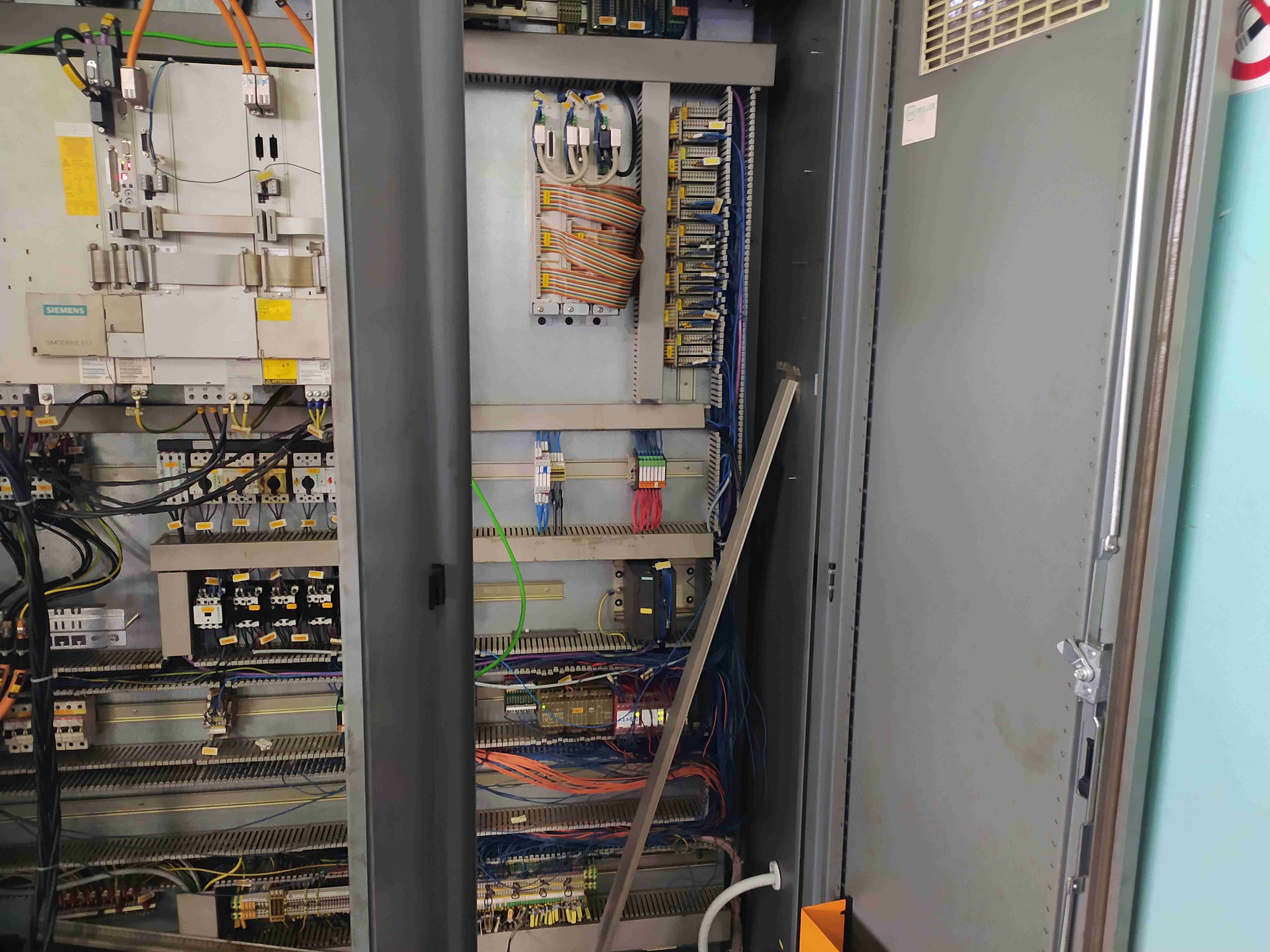 Centro di lavoro pendolare Chiron FZ18L in vendita - foto 2
