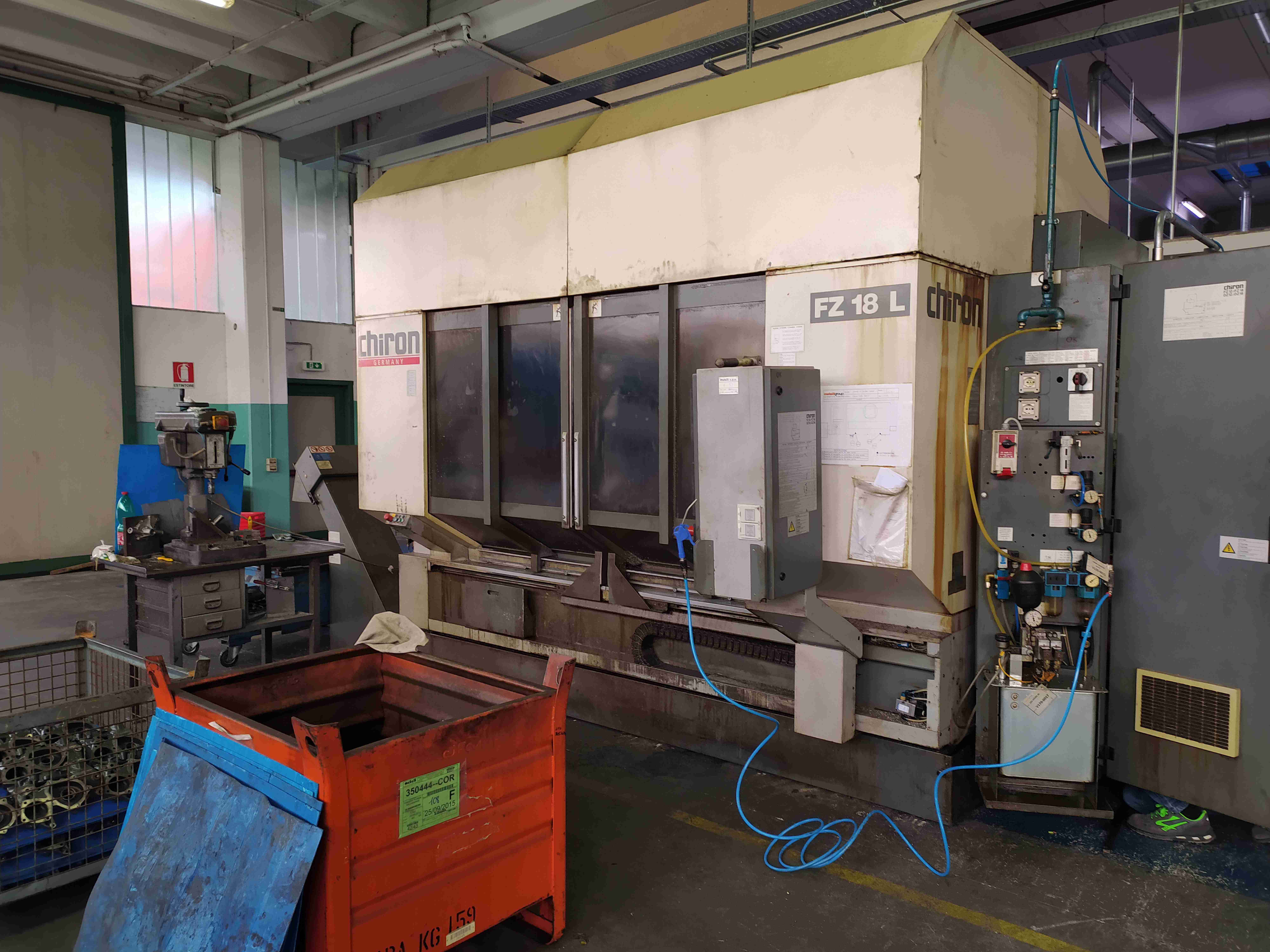 Centro di lavoro pendolare Chiron FZ18L in vendita - foto 1