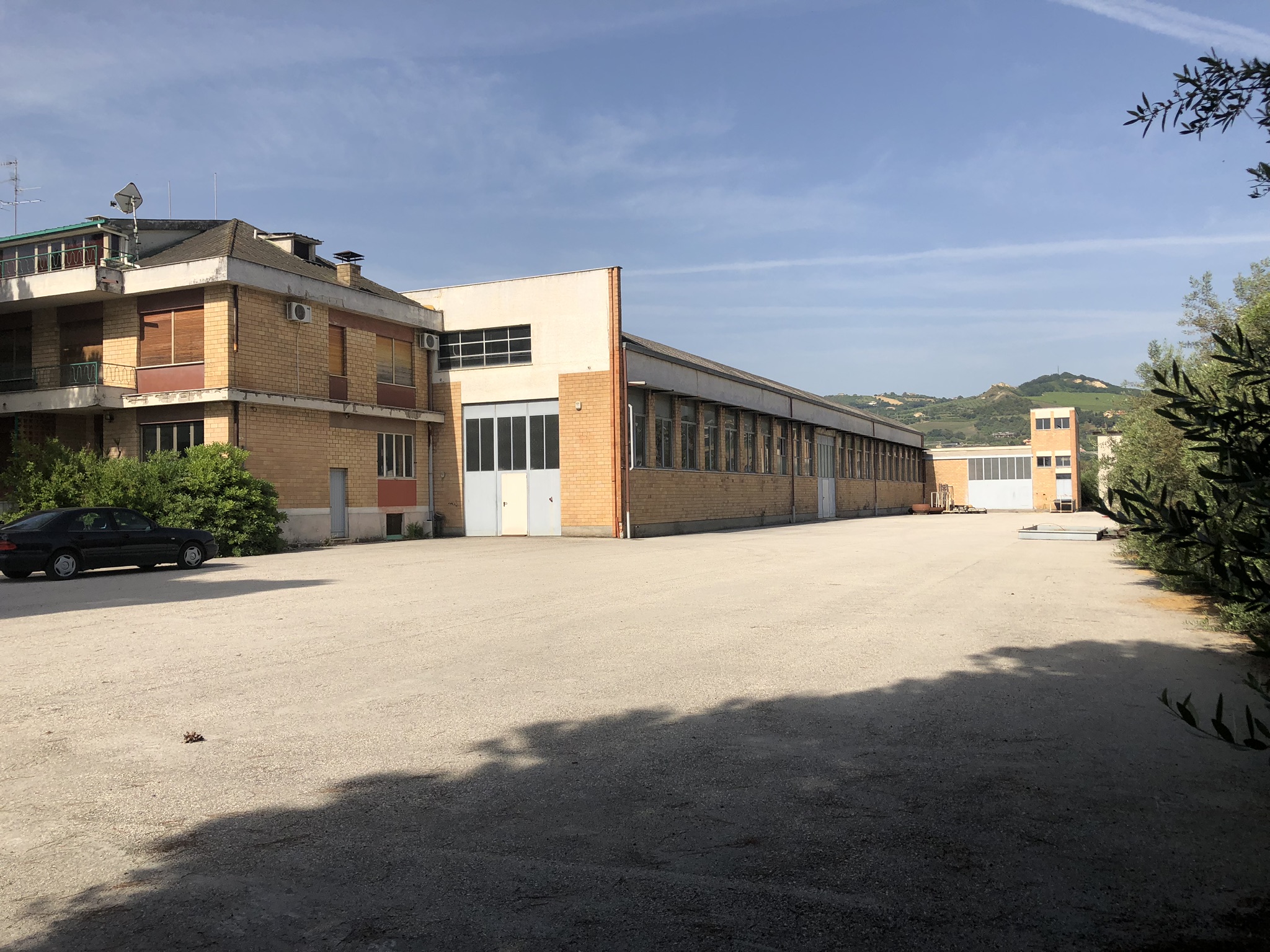 VENDO COMPLESSO INDUSTRIALE ARTIGIANALE COMMERCIALE in vendita - foto 1