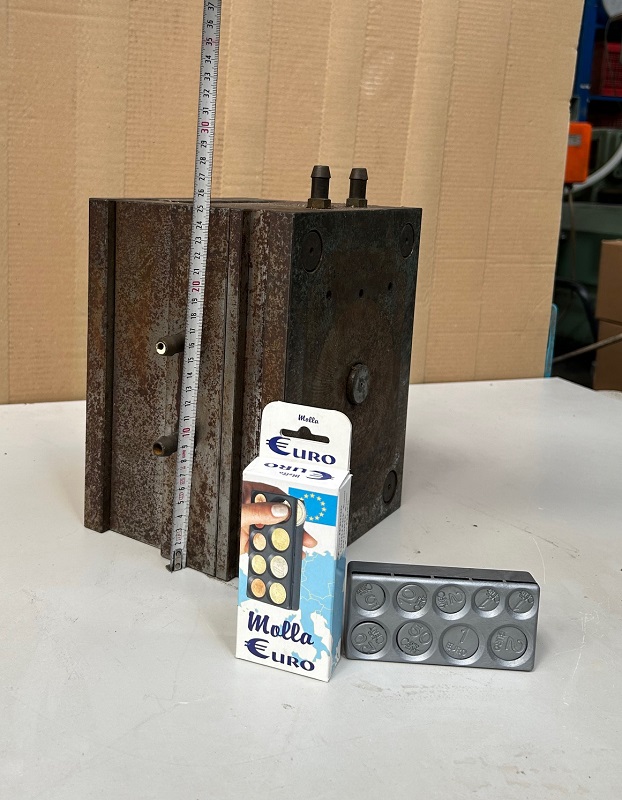 Stampo Usato Contenitore/Porta Monete in vendita - foto 3