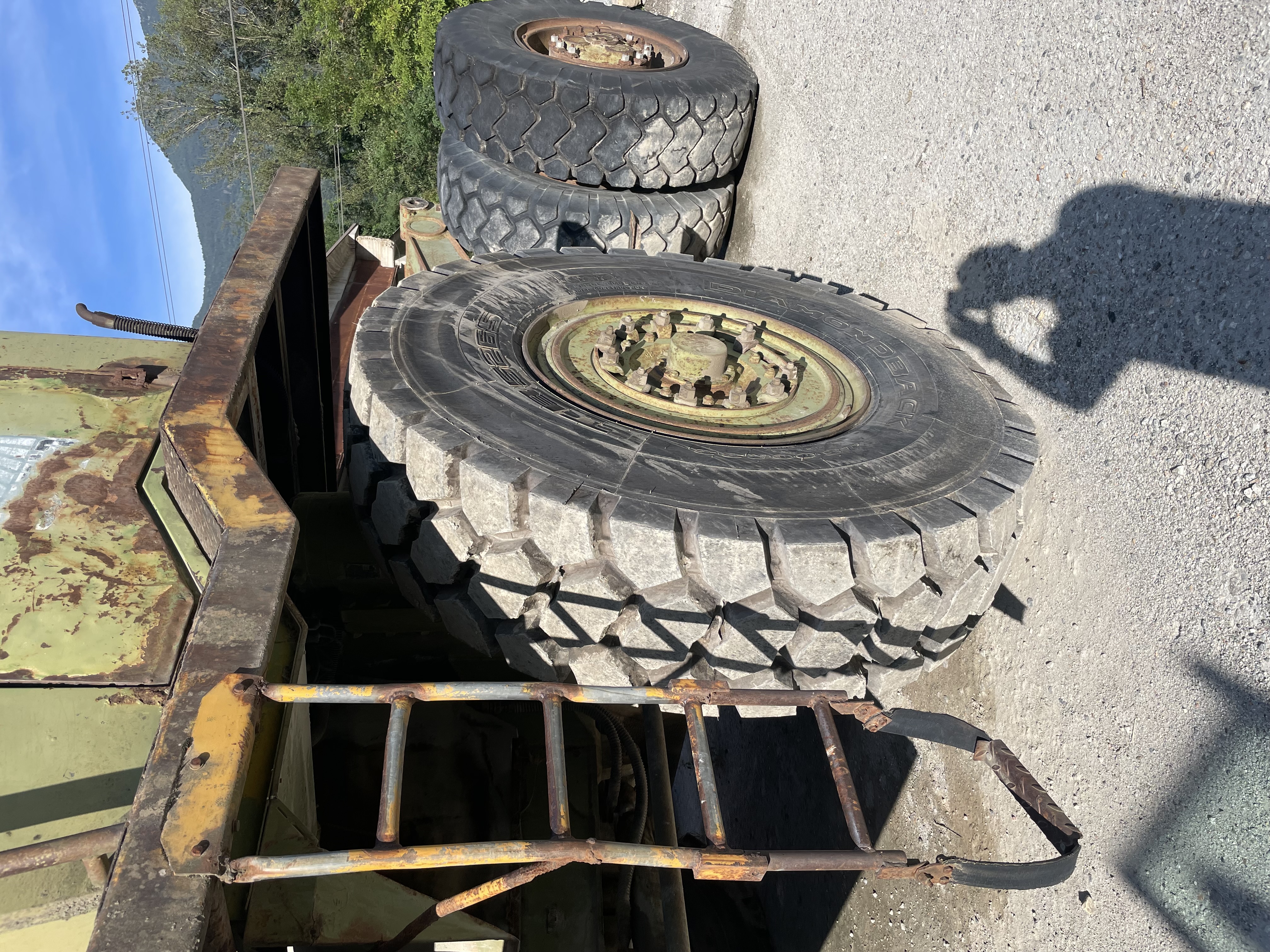 Gomme Dumper + cerchi in vendita - foto 2