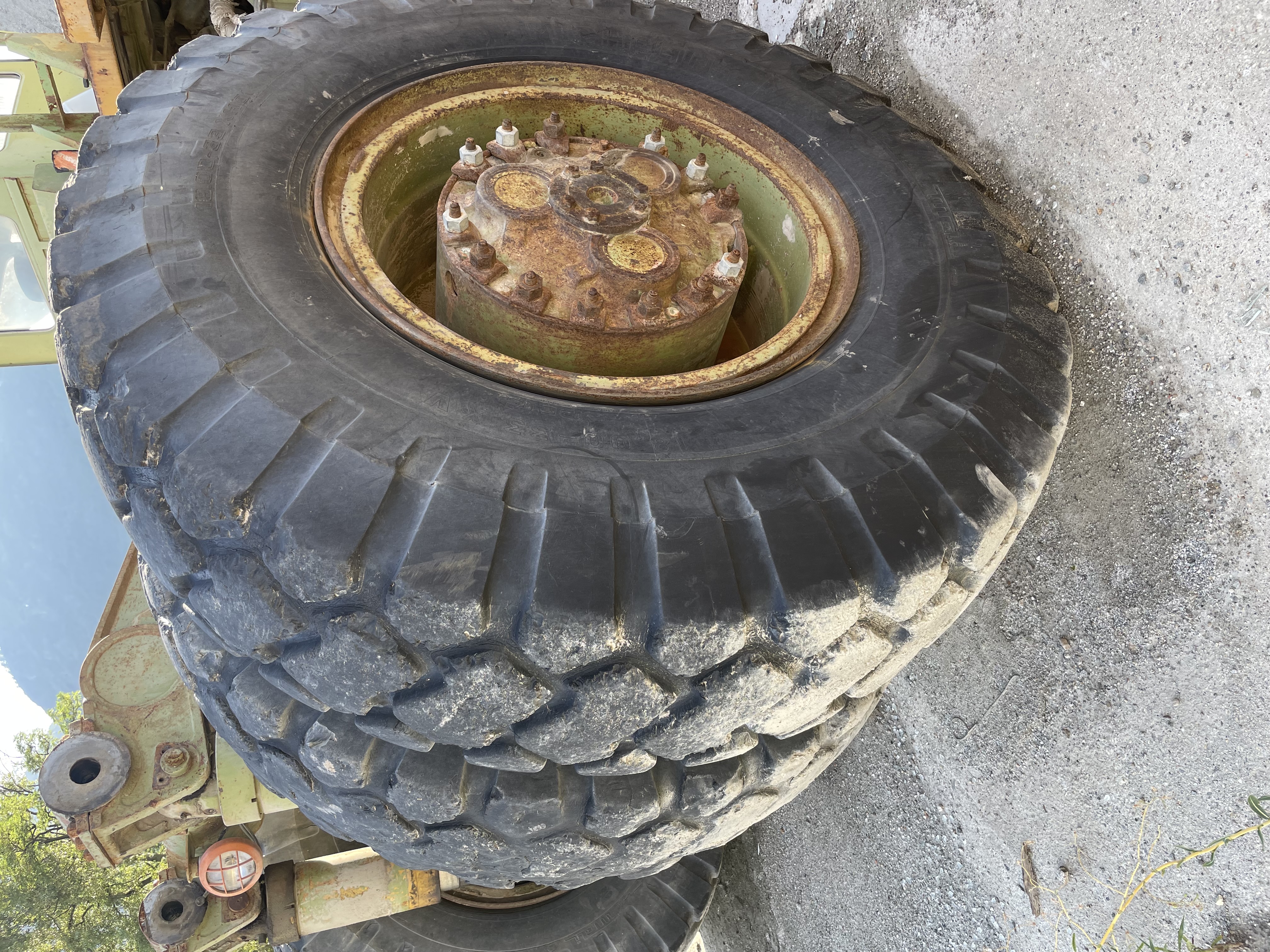 Gomme Dumper + cerchi in vendita - foto 5